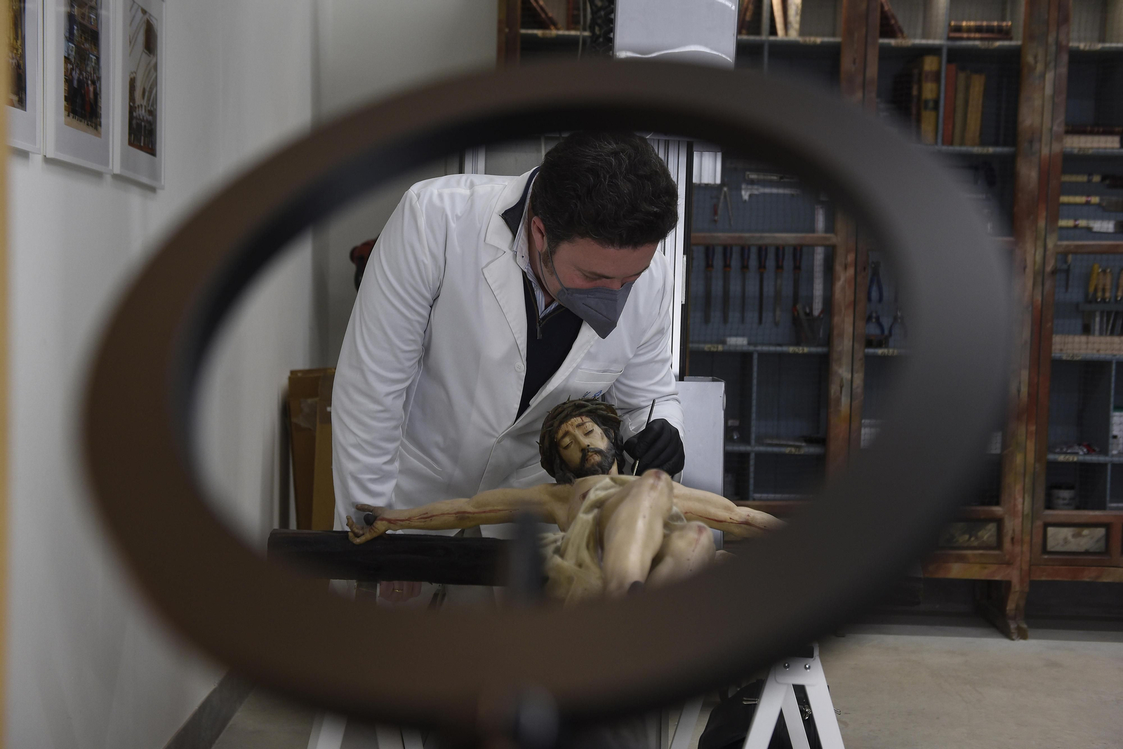 El taller de restauración del Arzobispado de Sevilla