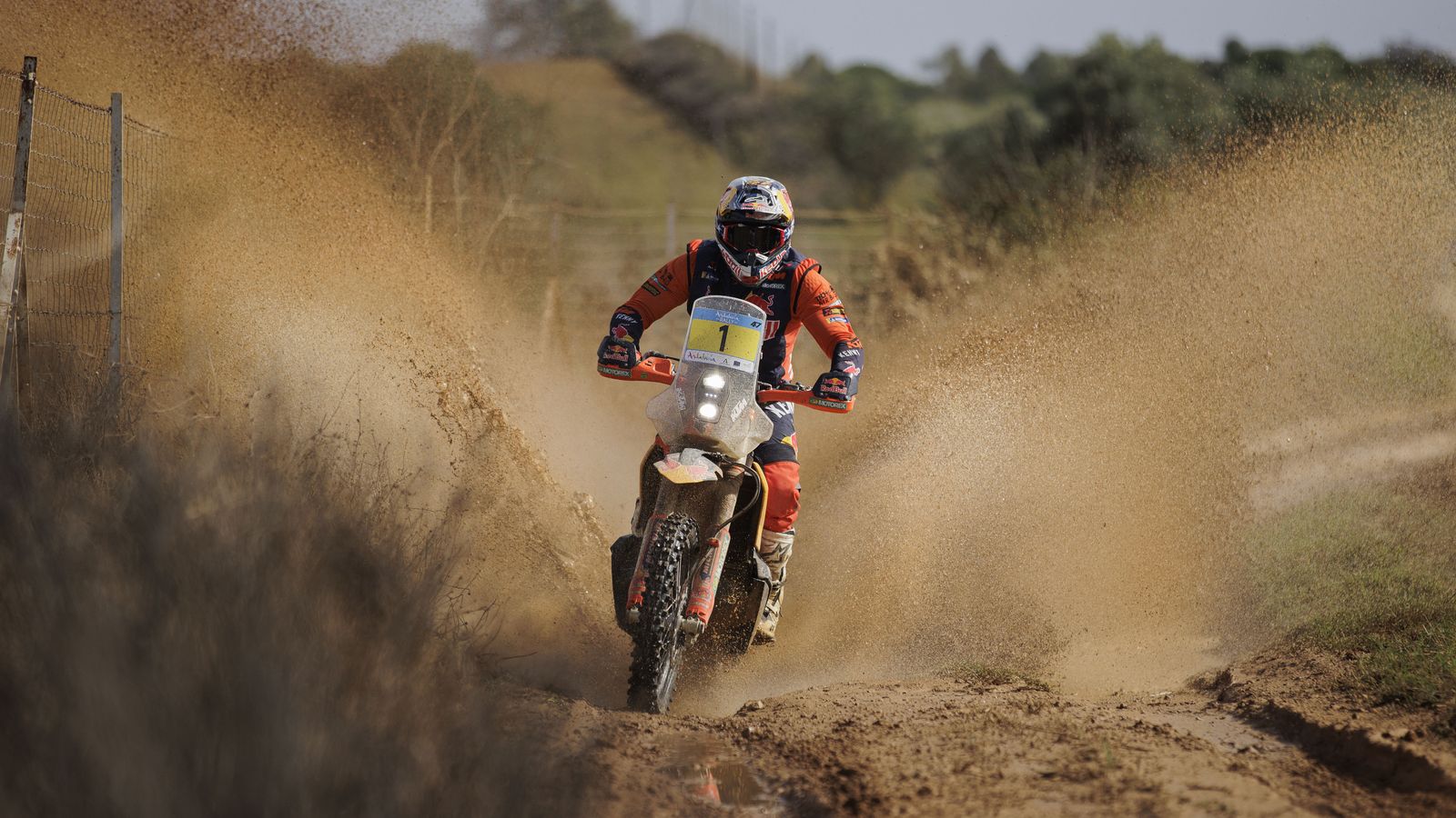 El piloto de motos argentino, Kevin Benavides, durante la tercera etapa del Andalucia Rally 2022.