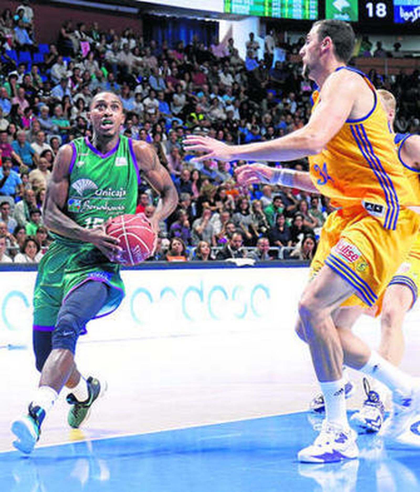 Smith entra a canastas ante el Herbalife.