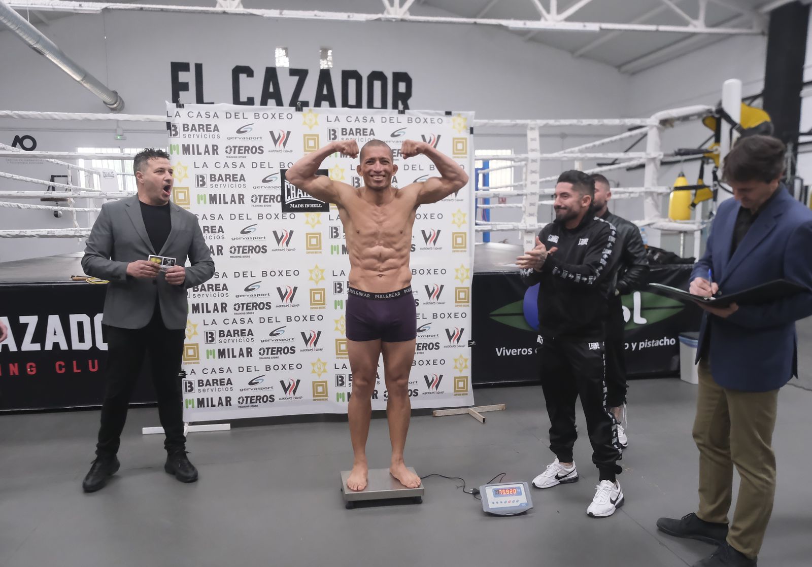 Así ha sido el pesaje previo a la pelea entre El Cazador Jr y Ronny Landaeta en Córdoba