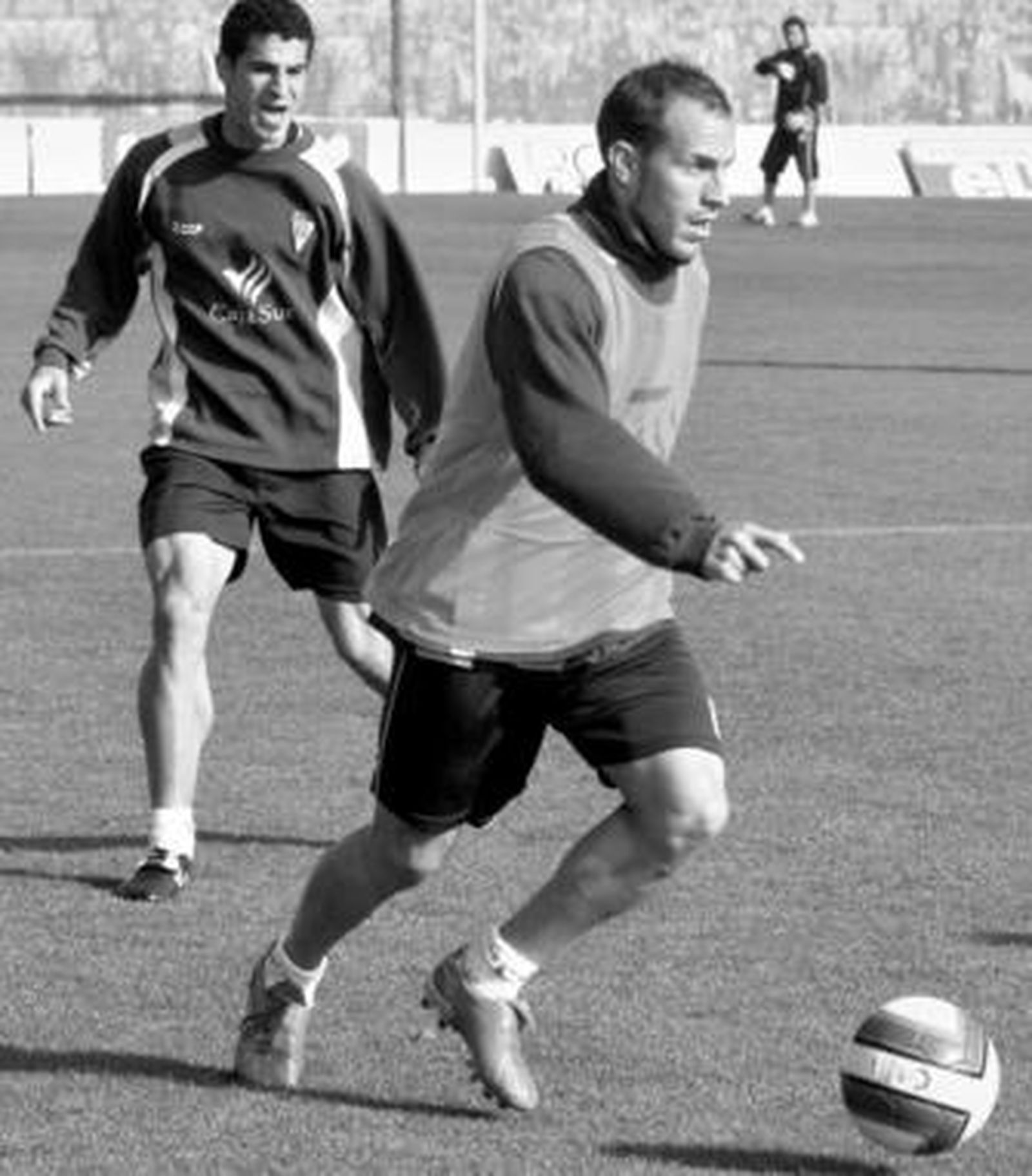 Rubén vigila a Juanlu en la sesión de ayer.