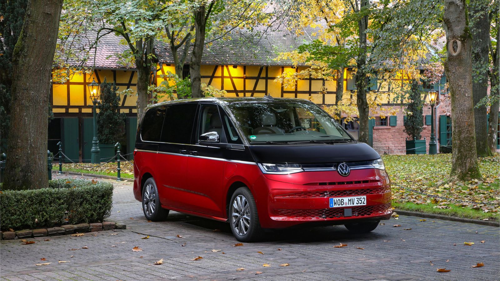 Habrá, más adelante, motores de gasolina y Diesel, pero el de lanzamiento es el híbrido enchufable.