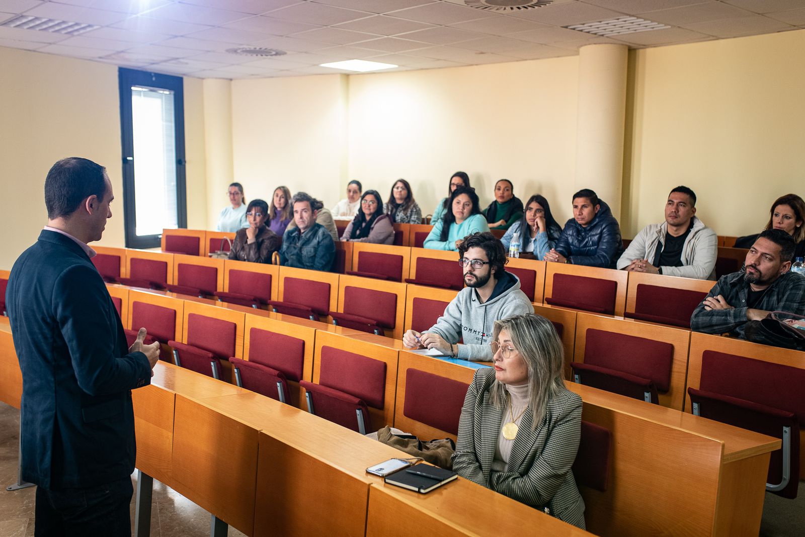 Imágenes de la Feria del Empleo organizada por la Fundación Cajasol y la FOE