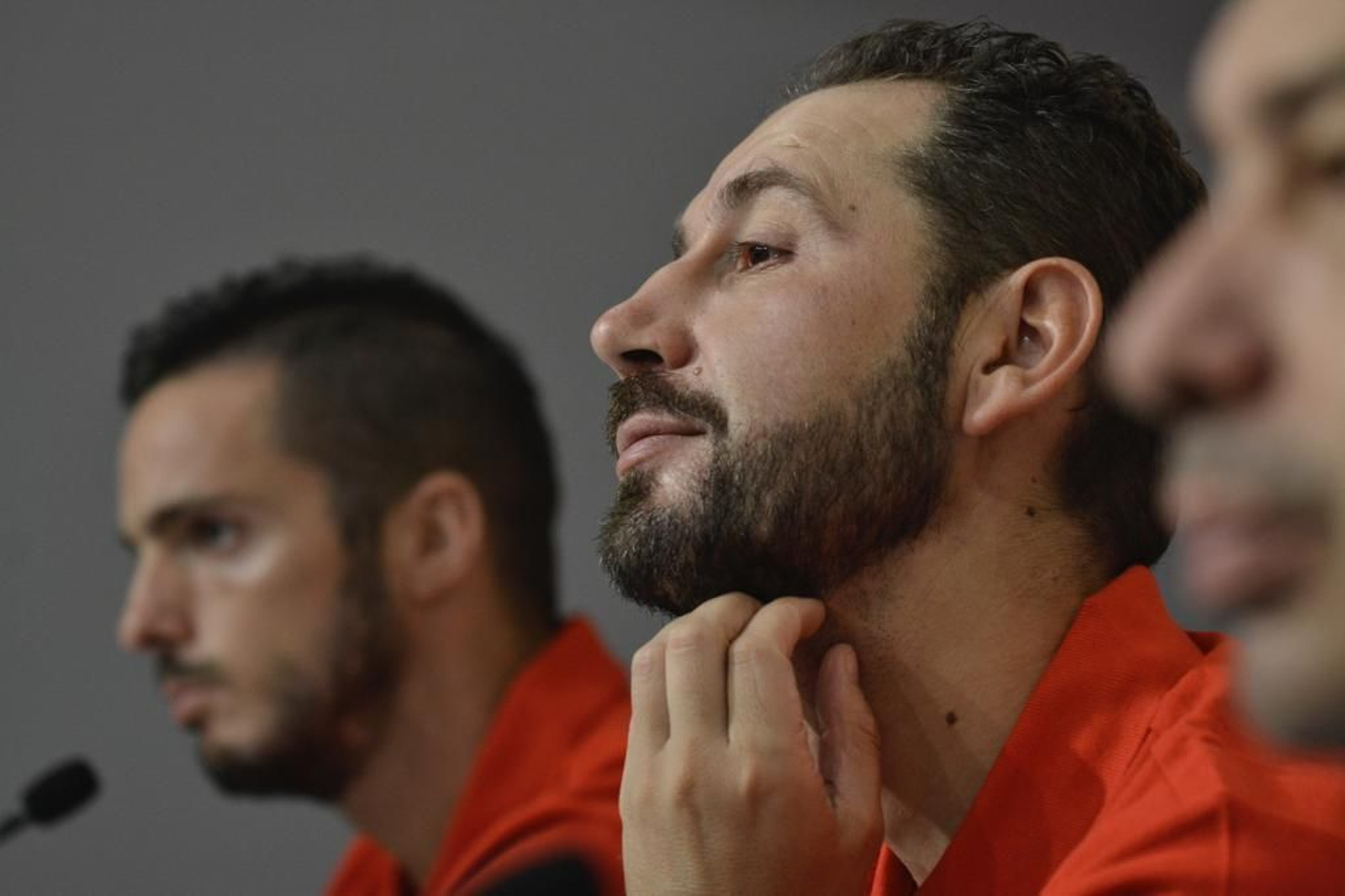 Pablo Machín, con Sarabia de fondo, en la rueda de prensa. Pablo Machín, con Sarabia de fondo, en la rueda de prensa.