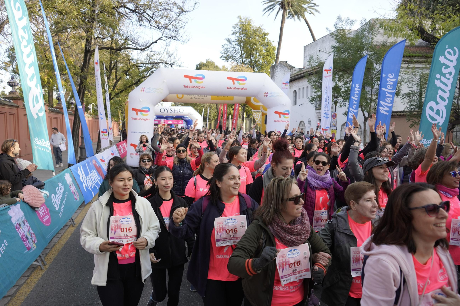 Búscate en las fotos de la Carrera de la Mujer de Sevilla