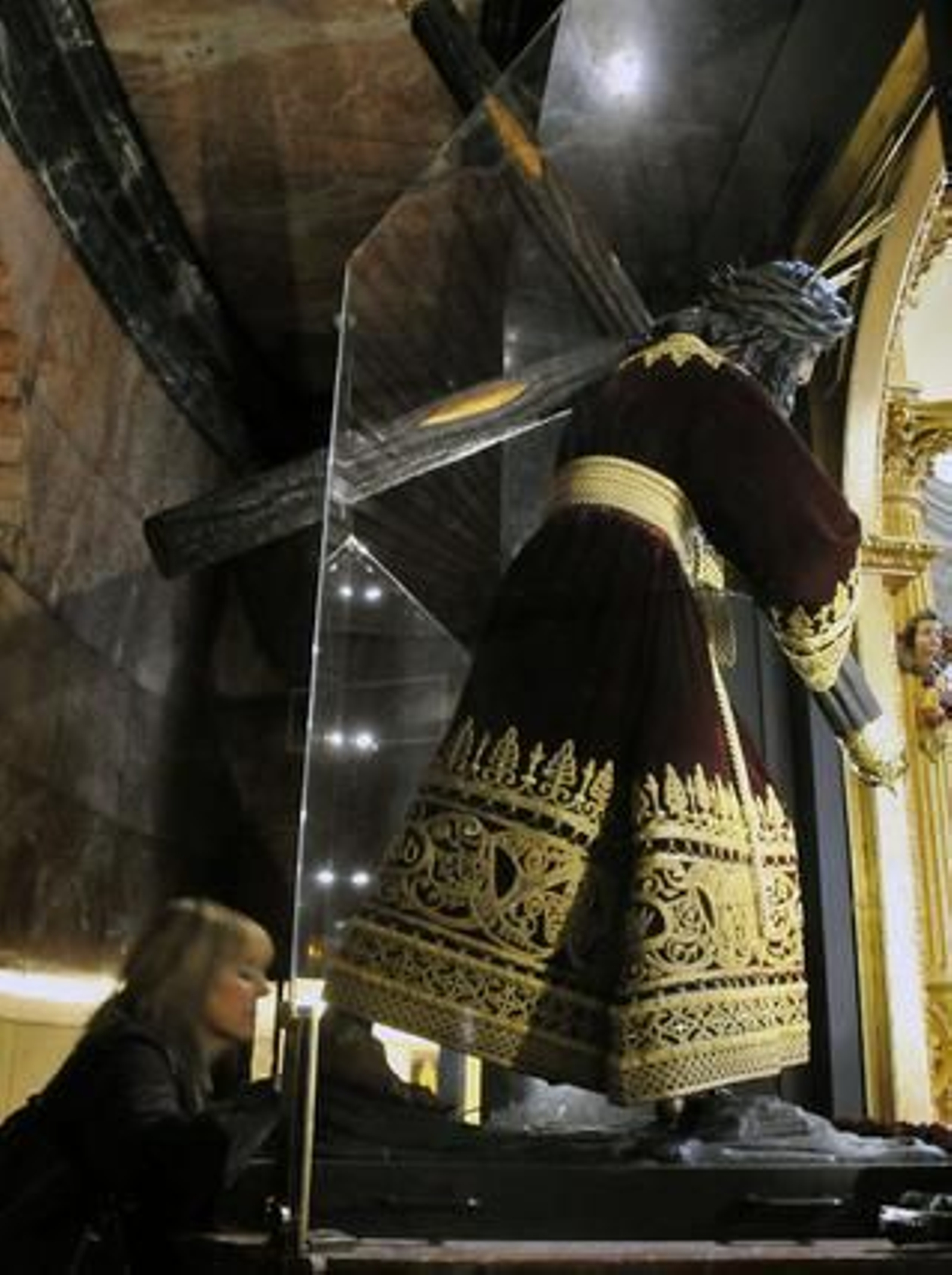 El Señor del Gran Poder en besapié en la basílica de San Lorenzo.

Foto: Juan Carlos Vázquez