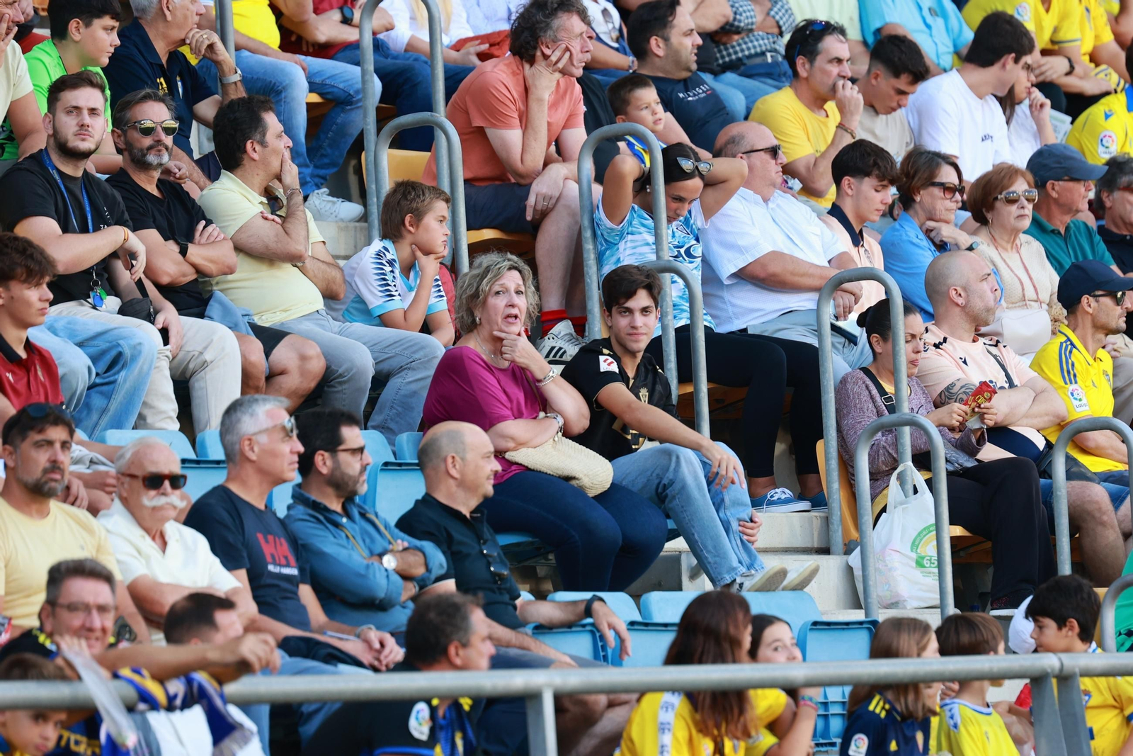 Búscate entre las fotos del partido de fútbol Cádiz CF - CD Eldense
