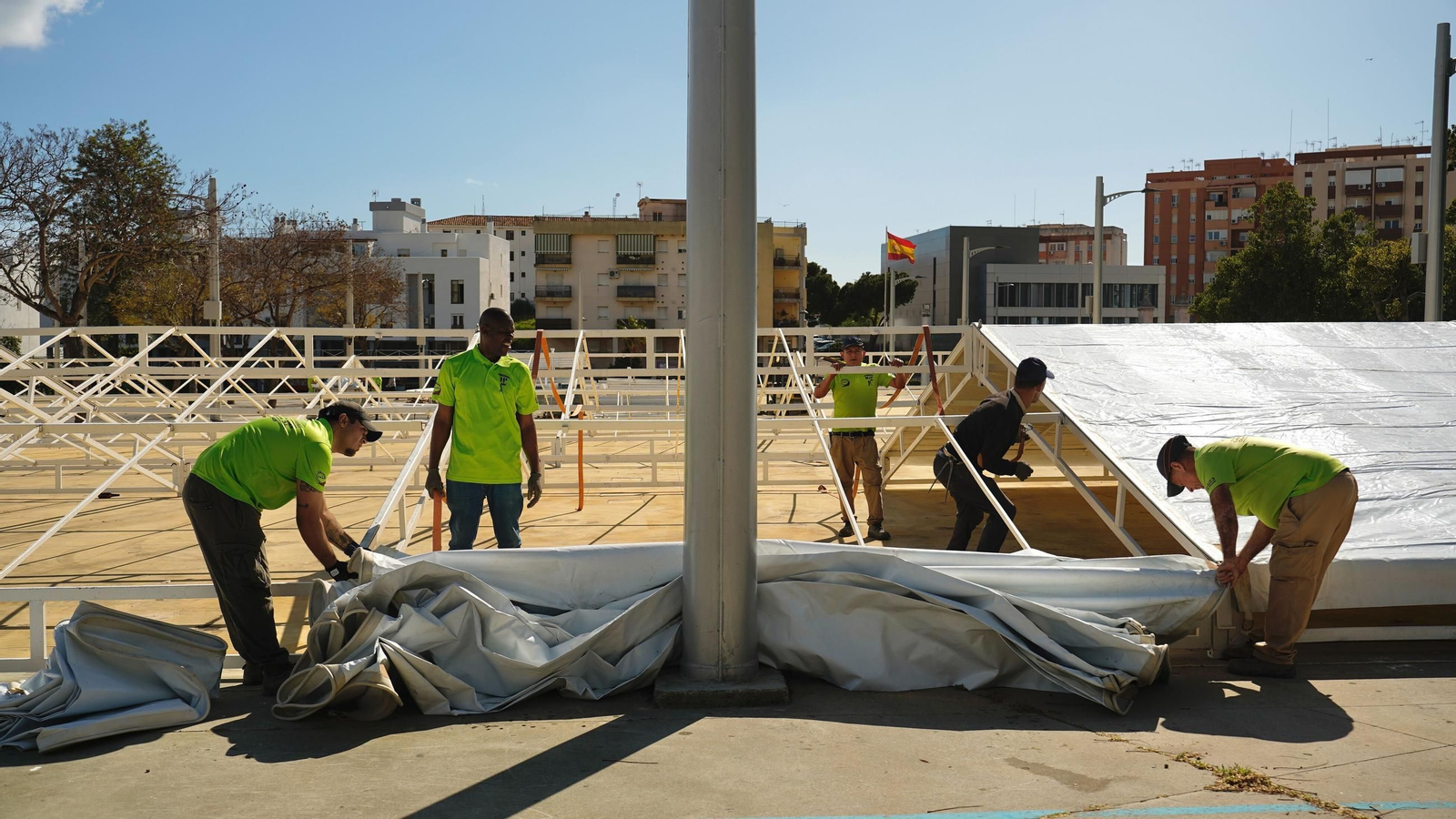 Comienza el montaje de las casetas de la Feria Real de Algeciras 2025