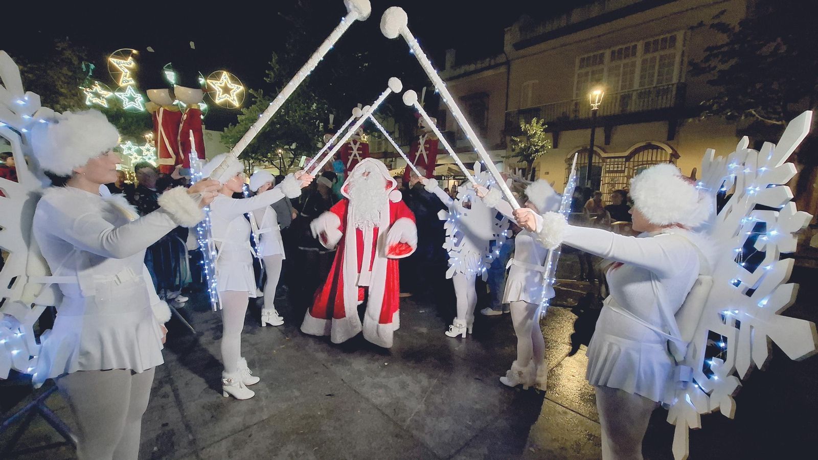 Santa Claus será recibido por todo lo alto.