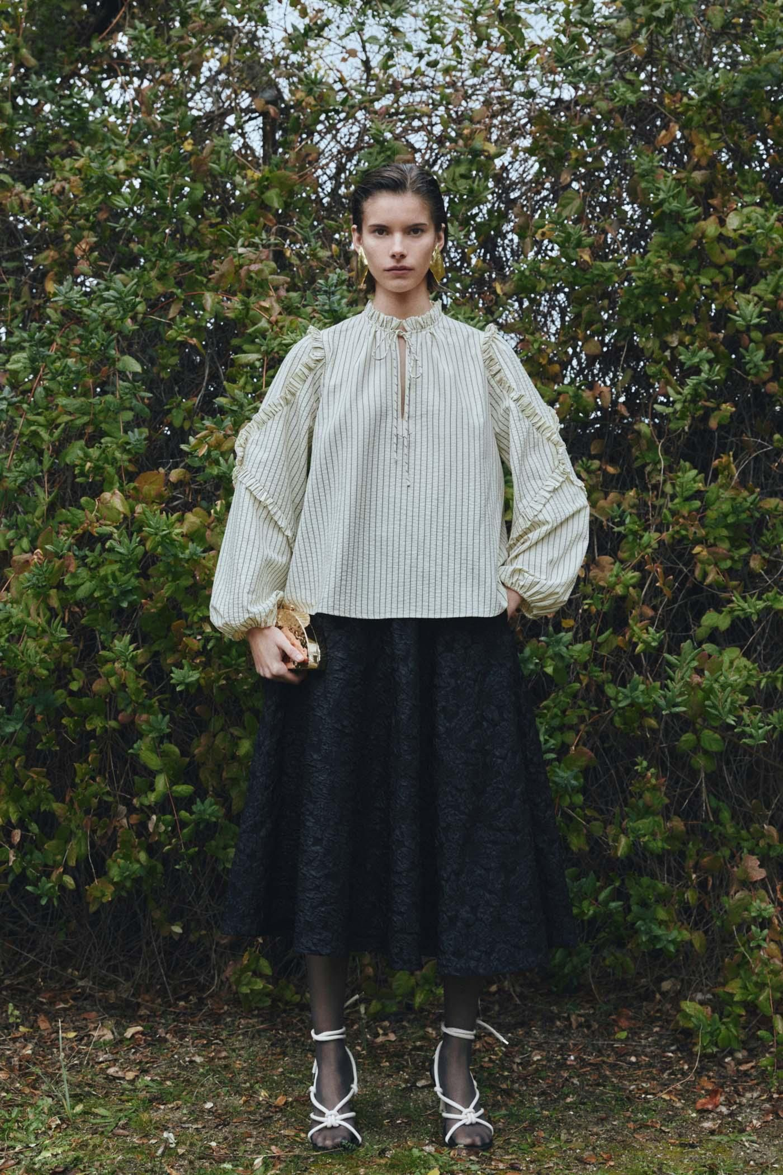 Blusa con lazada de Sfera.