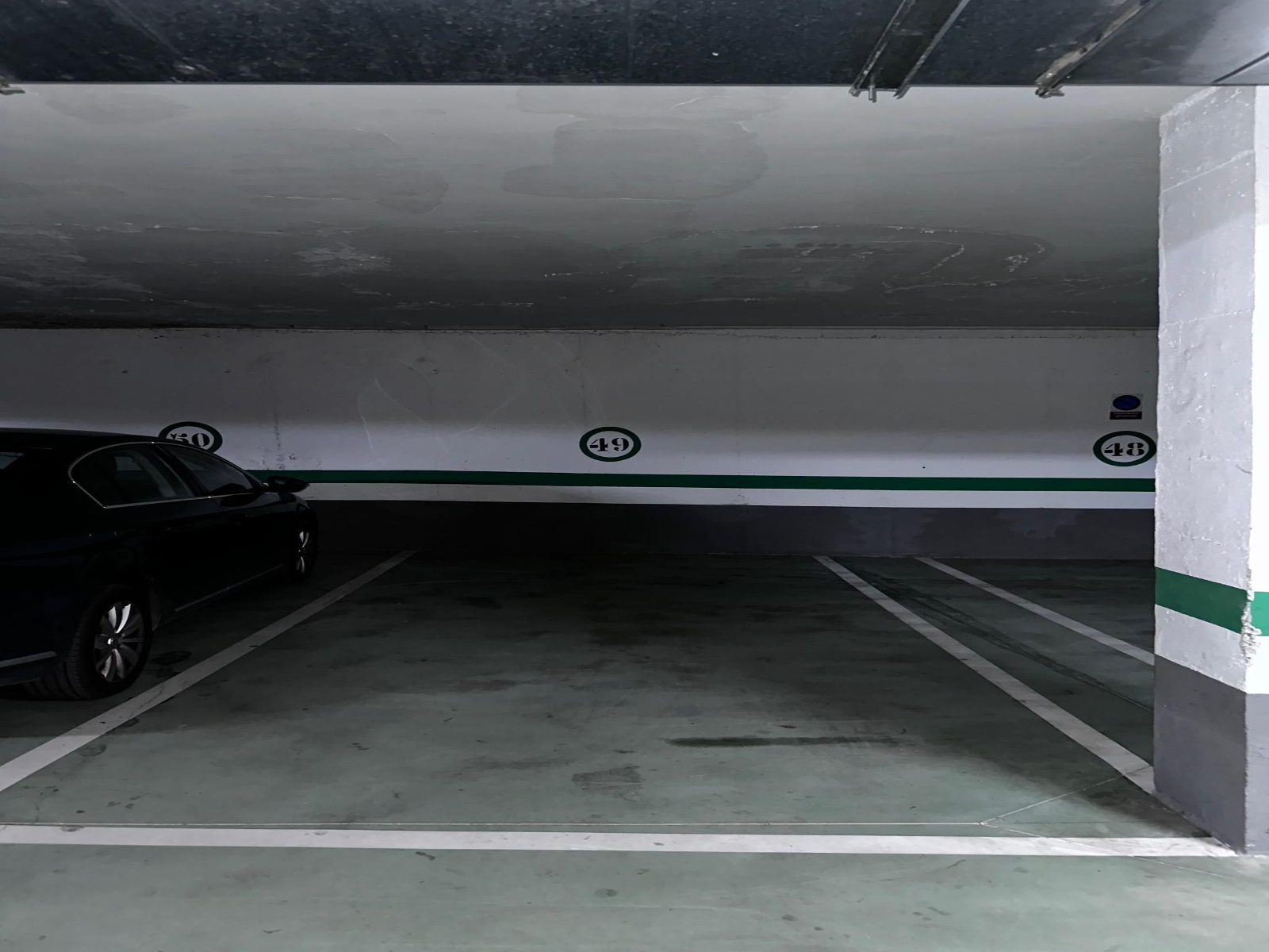 Una de las dos plazas de garaje a subasta pública en Mijas.