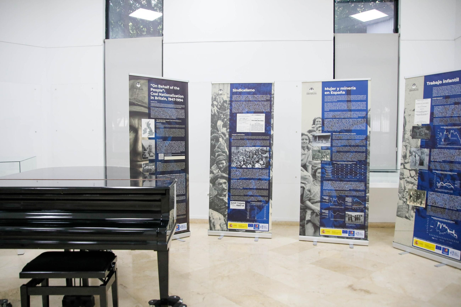 Imágenes de la presentación del documental "Almagrera, un sueño minero" en la biblioteca Villaespesa de Almería