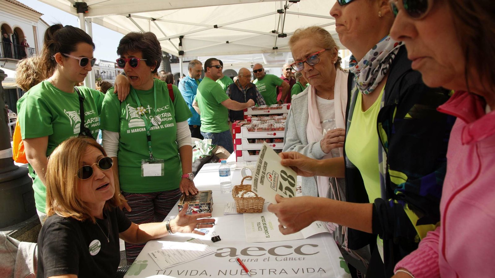 Durante la mañana se realizaron actividades deportivas paralelas y recogida de fondos para la asociación.