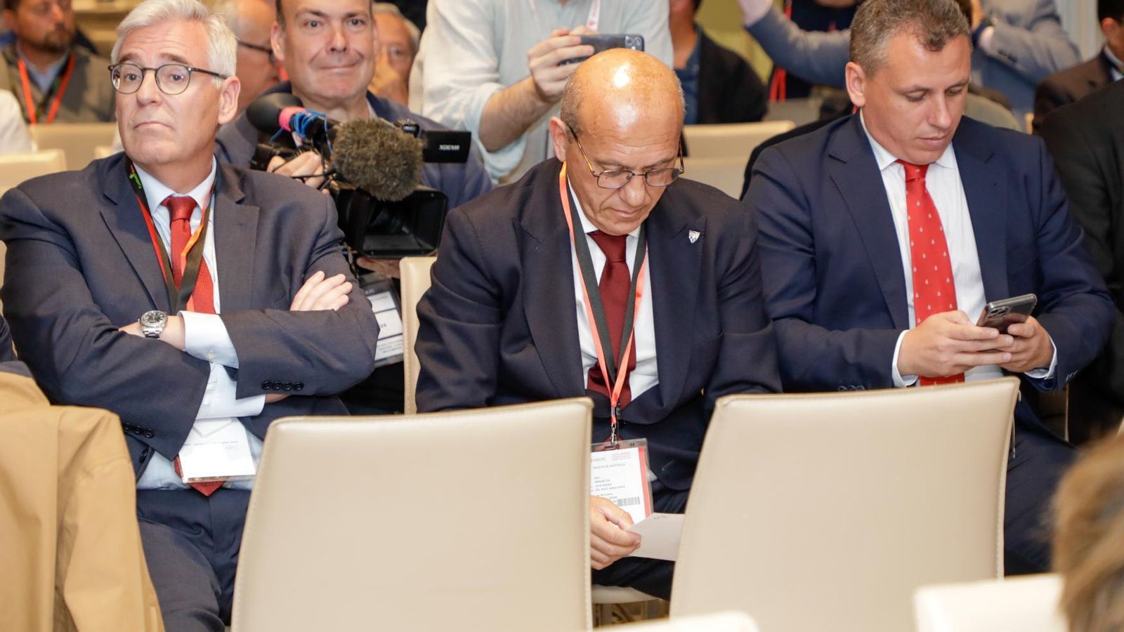 Del Nido Benavente, entre su abogado, José Manuel García-Quilez, y su hijo Miguel Ángel.