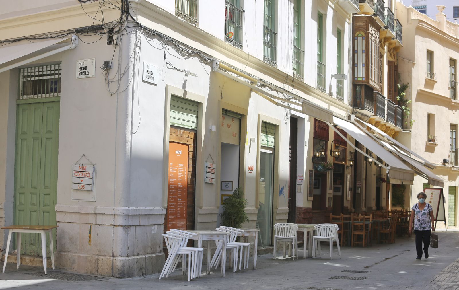 Fotos de los bares de Málaga, todavía a medio gas, en la recta final de la fase 3