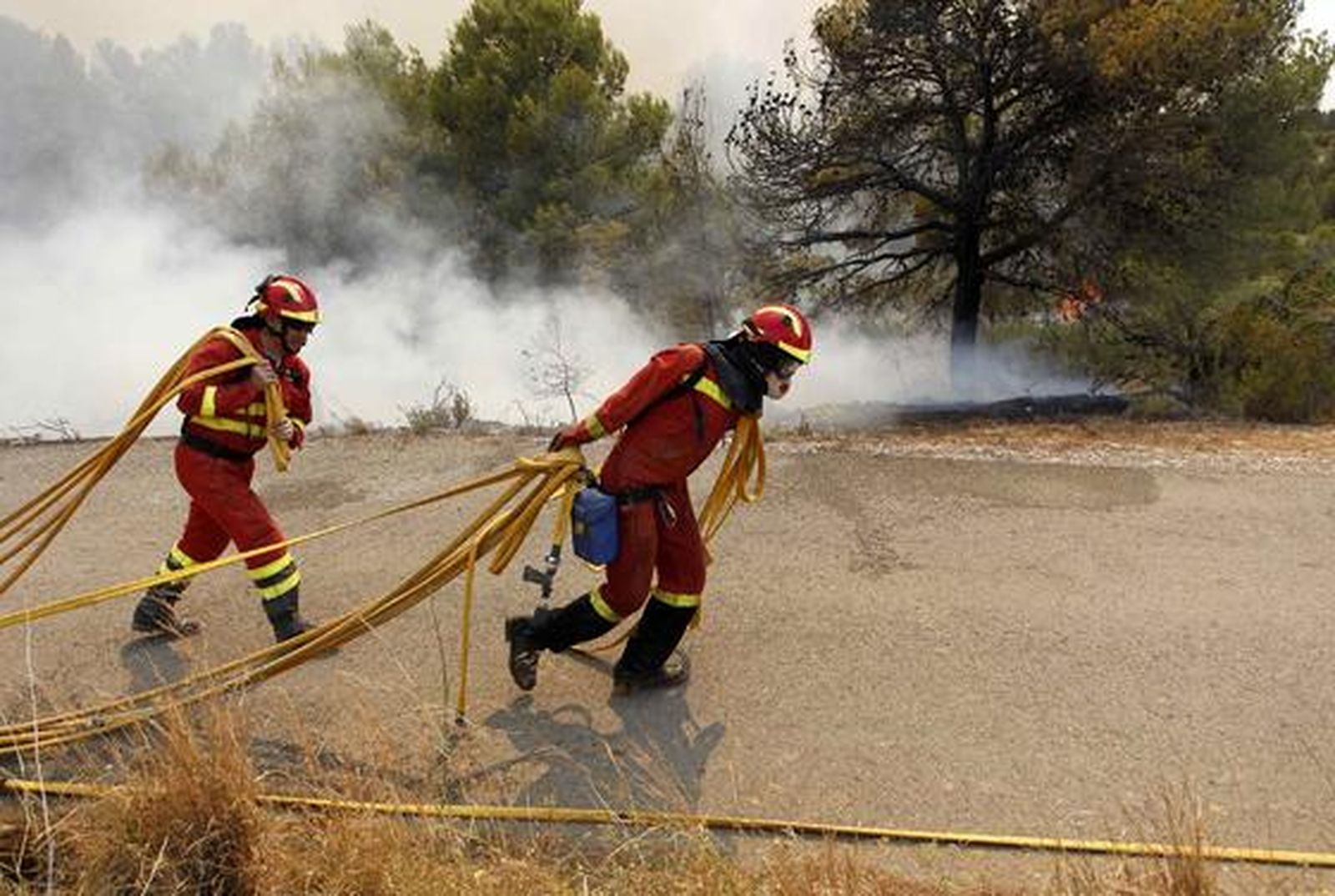 El fuego arrasa miles de hectáreas en comarcas del interior de la provincia de Valencia.

Foto: Reuters