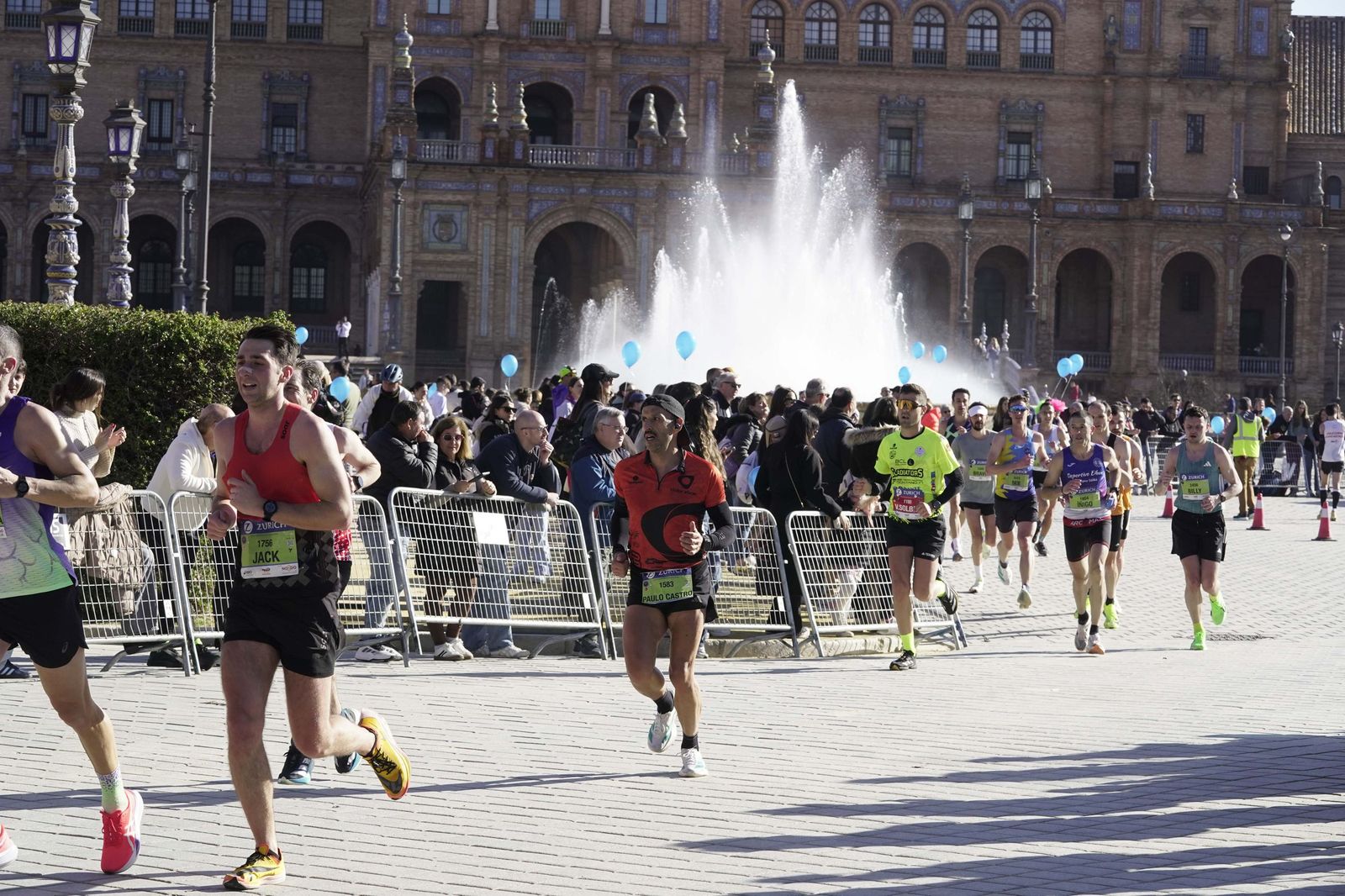 El Zúrich Maraton de Sevilla 2026 en la Plaza de España, galería 1