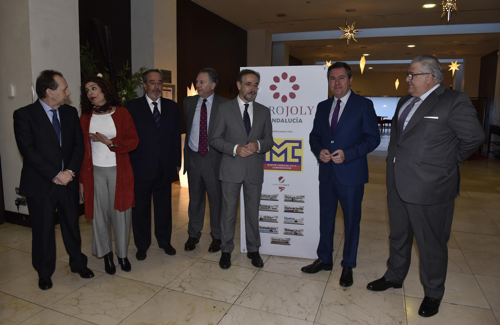 José Antonio Carrizosa, María Jesús Montero, consejera de Hacienda y Administración Pública de la Junta de Andalucía; Francisco Martín González, presidente de Martín Casillas; José Joly, presidente del Grupo Joly; Felipe López, Juan Espadas, alcalde de Sevilla; y Antonio Martín Pozo, consejero delegado de Martín Casillas.