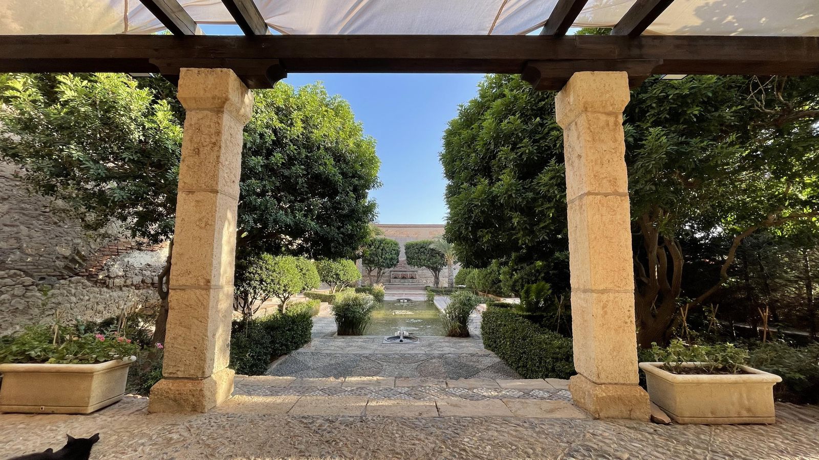 Así es en realidad el patio que aparece en la serie.