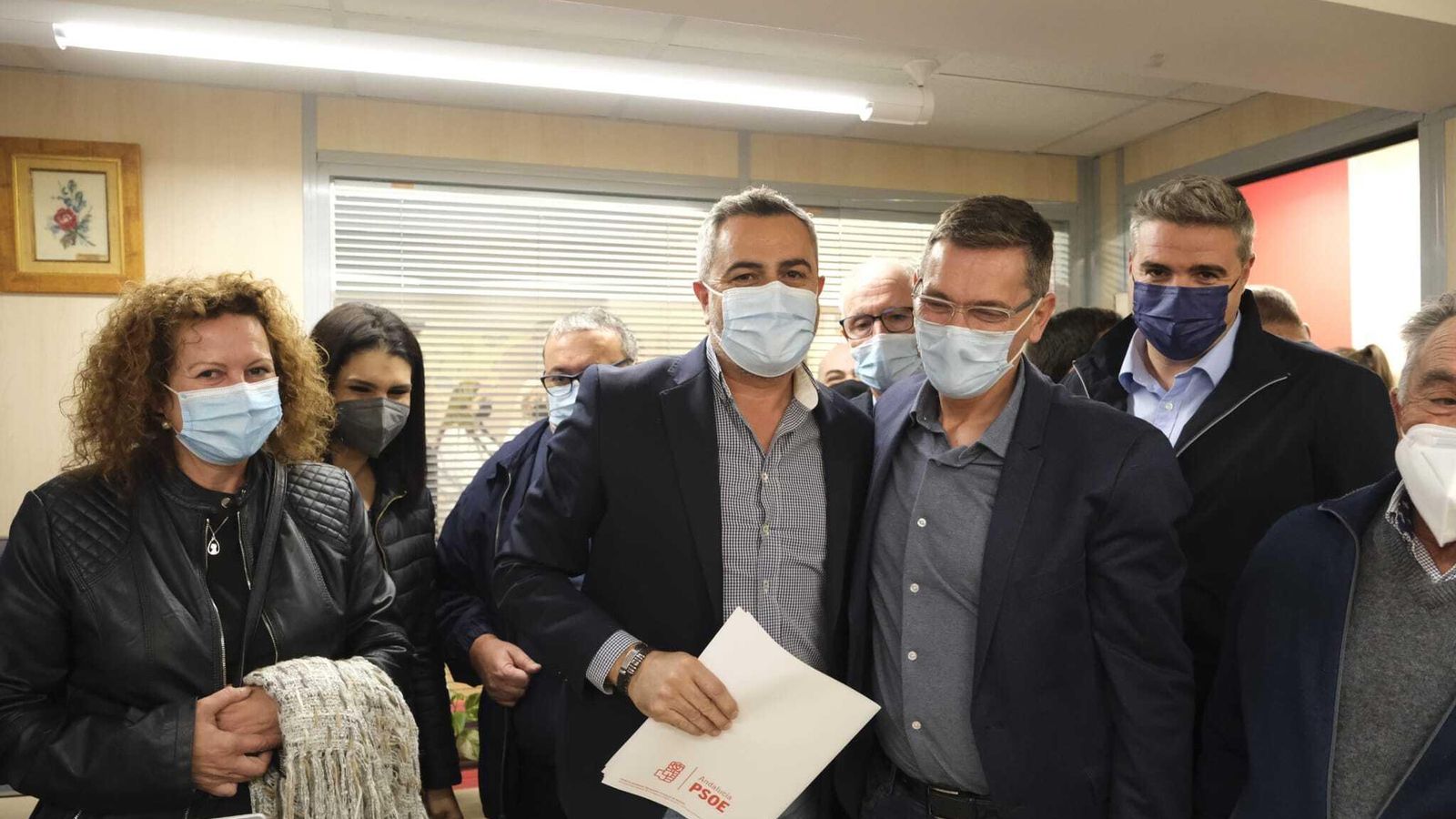 Juan Antonio Lorenzo formalizando su candidatura junto a Sánchez Teruel. Juan Antonio Lorenzo formalizando su candidatura junto a Sánchez Teruel.