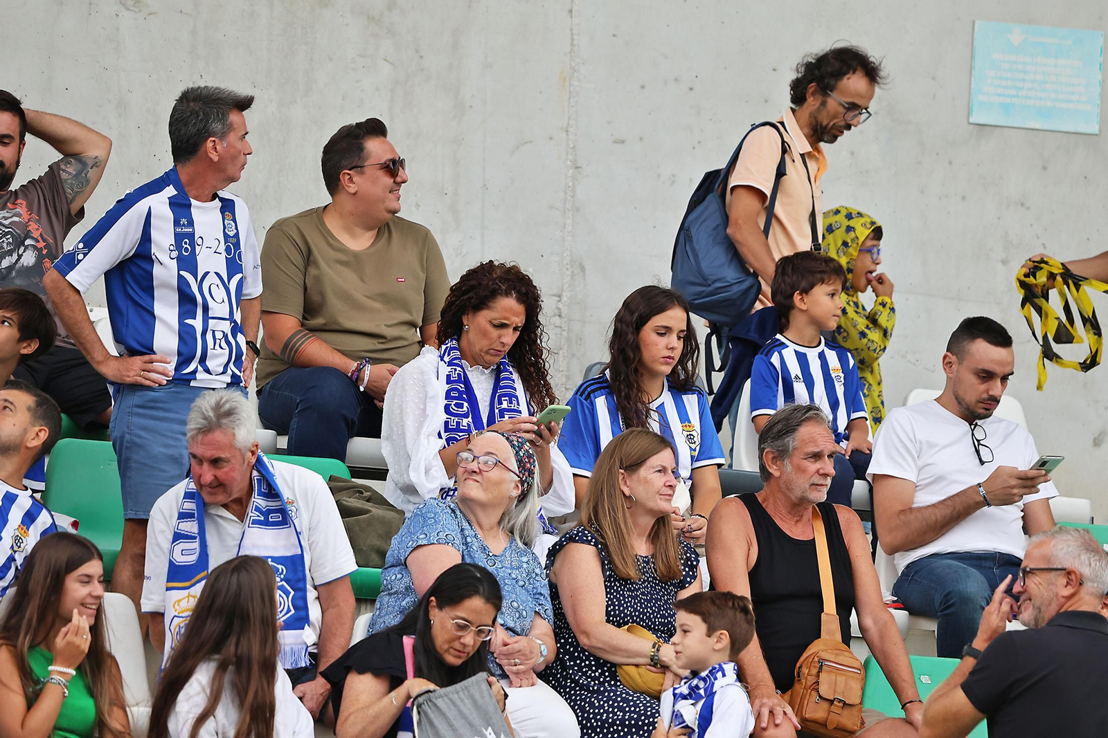 Búscate en las gradas del Betis Deportivo-Recreativo de Huelva