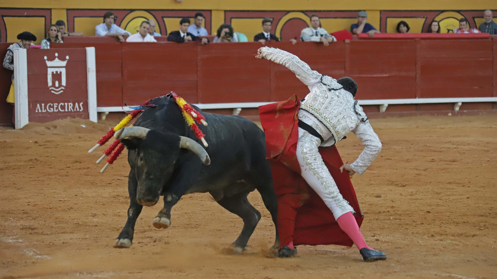 Fotos de la corrida del sábado de la Feria Taurina de Algeciras: Ferrera, Chacón y López Simón