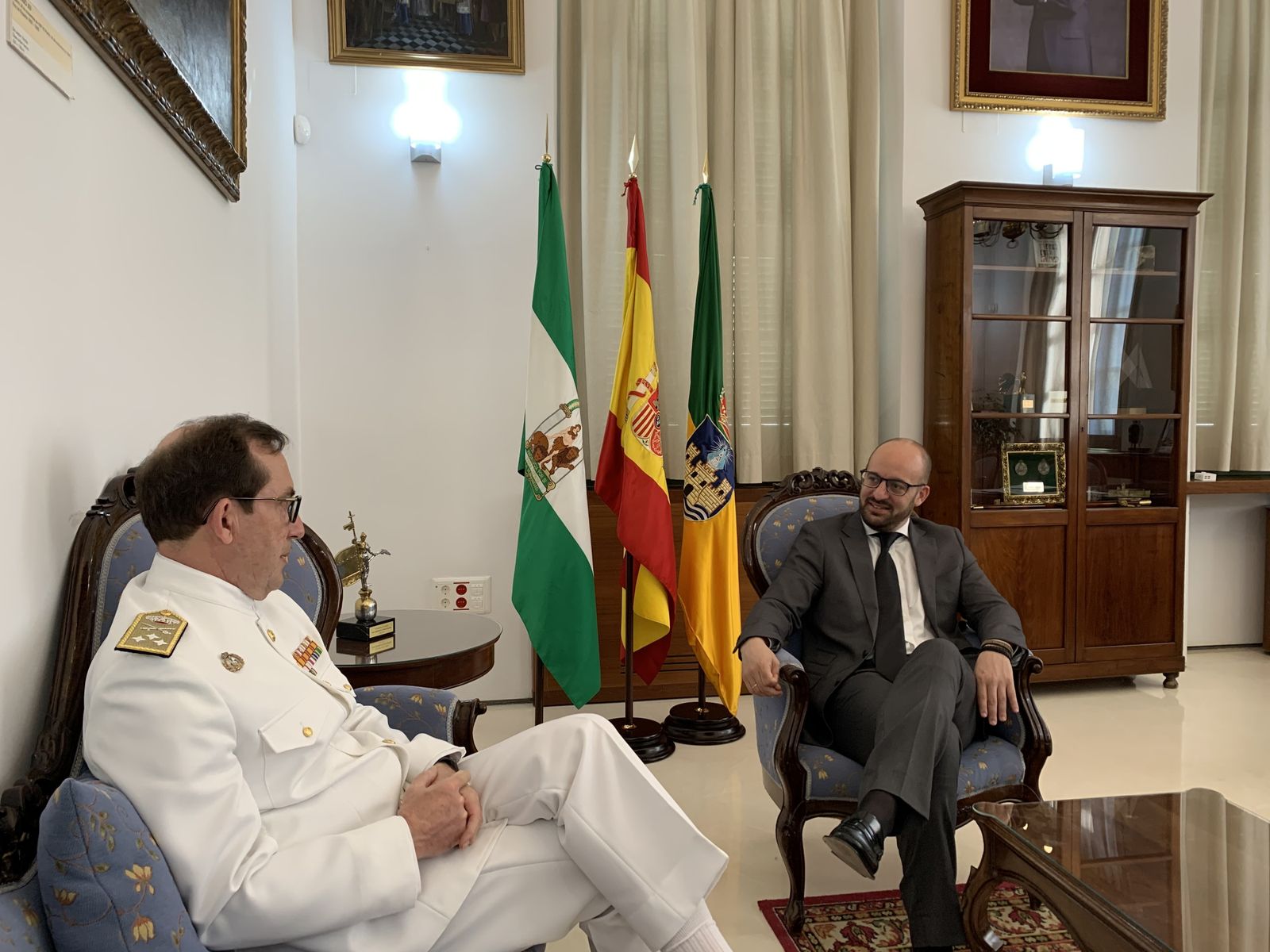 El nuevo Almirante de la Flota, Antonio Martorell Lacave, fue recibido por el alcalde Germán Beardo.