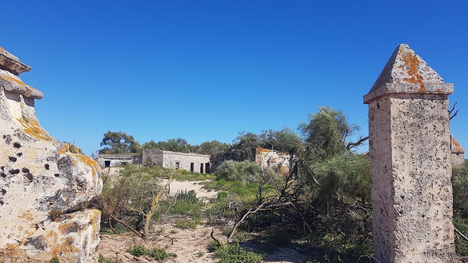 Aspecto ruinoso de la Batería de Urrutia.