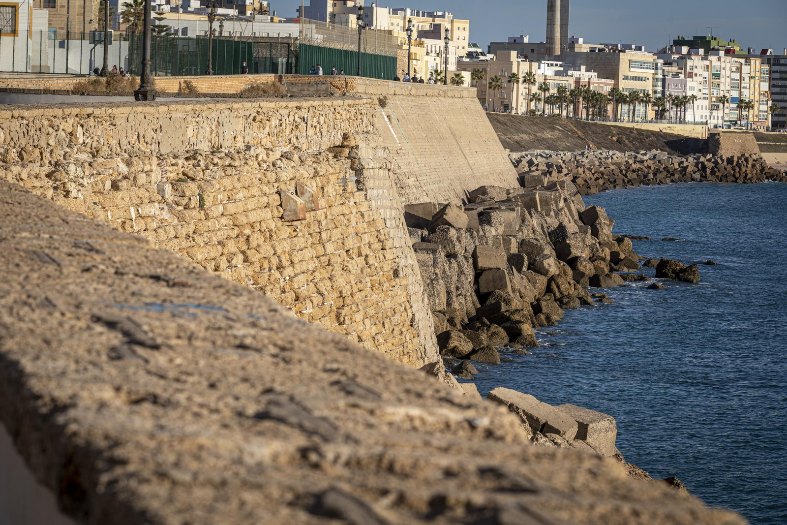 Imágenes del mal estado de la muralla del Campo del Sur