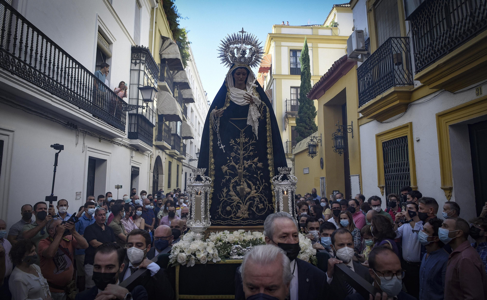 El traslado de la Virgen de las Tristezas a Santa Rosalía, en imágenes