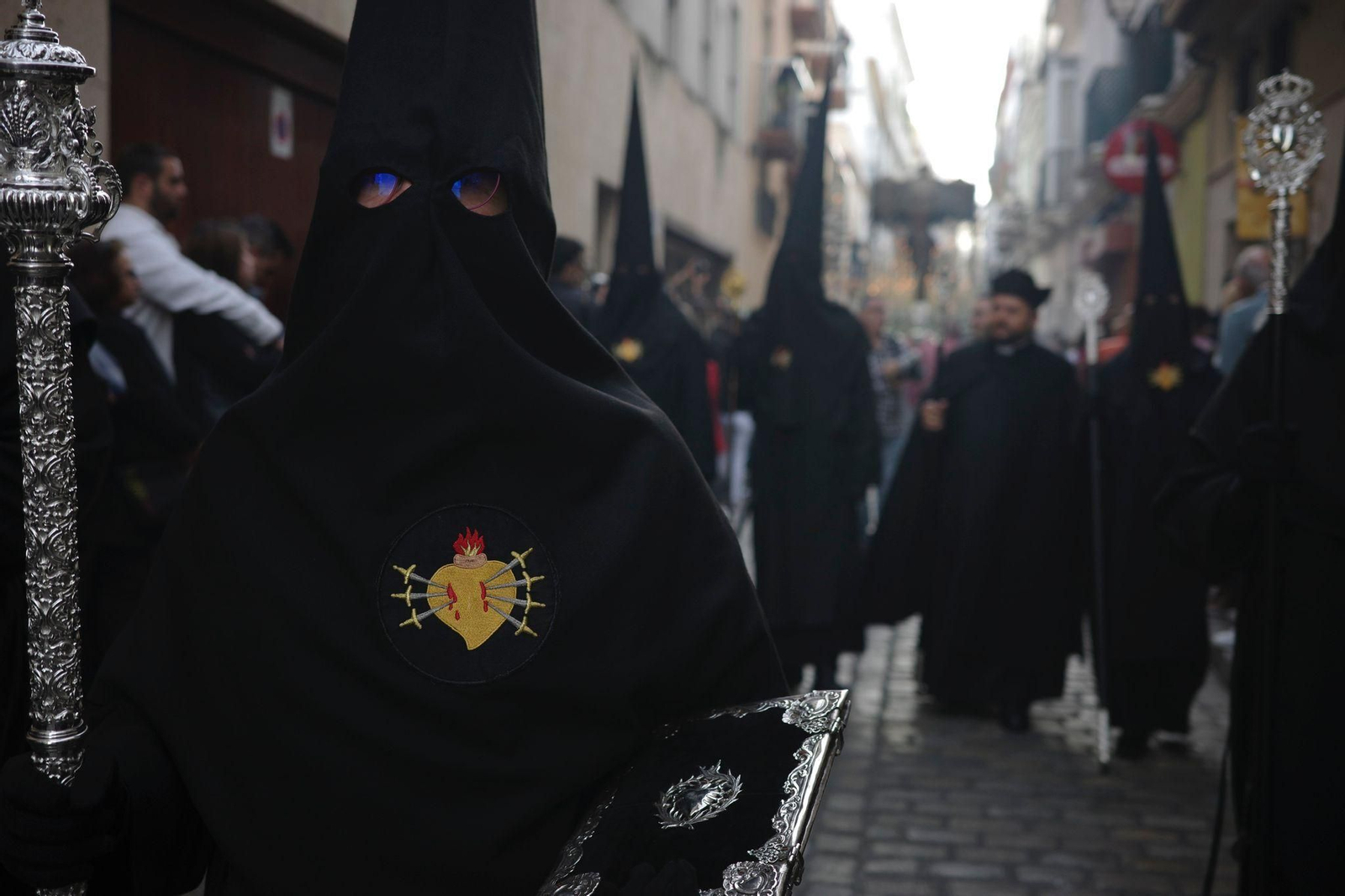 Imágenes de la procesión de la Virgen de los Dolores de Servitas en Cádiz