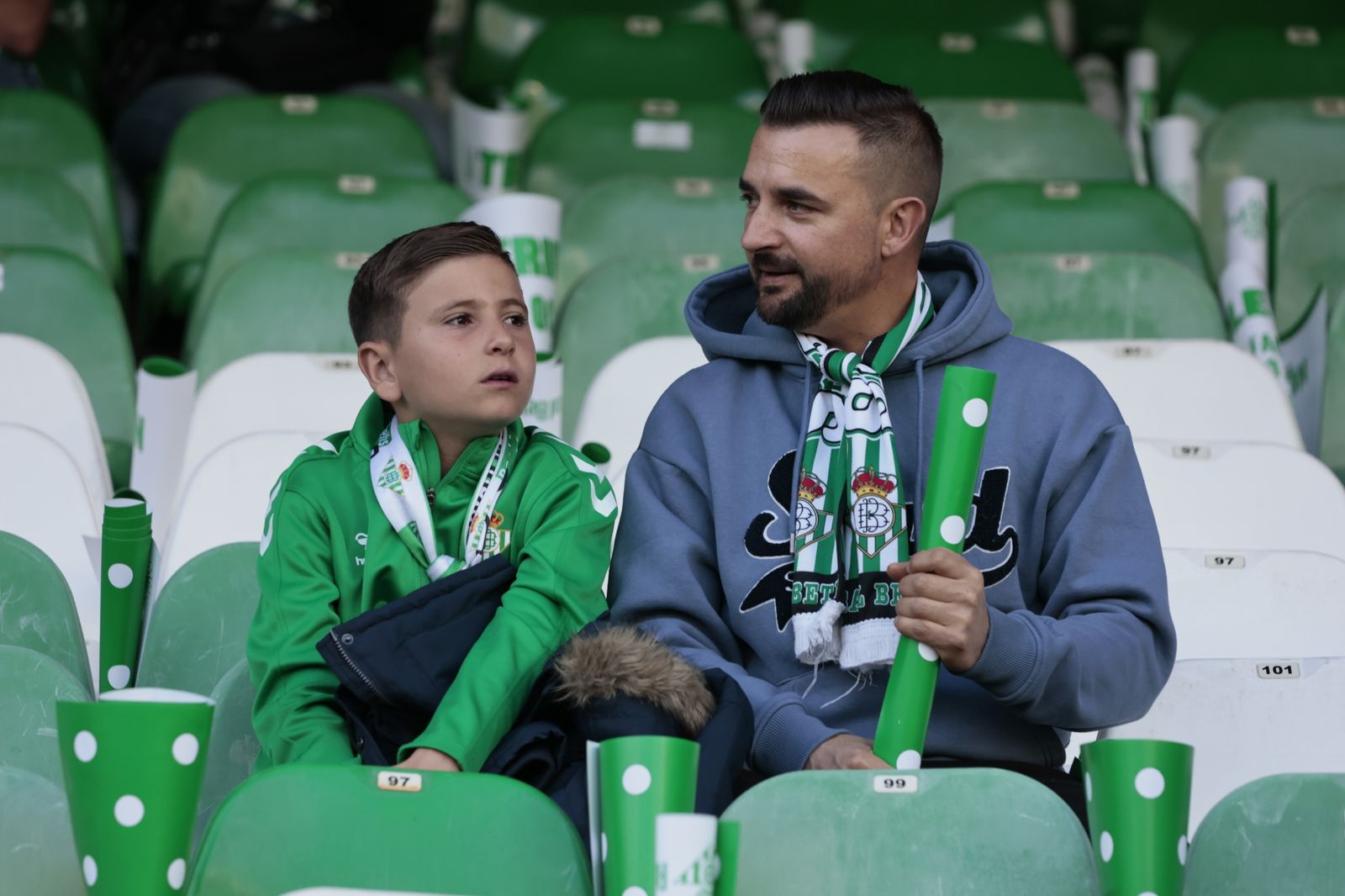 Buscáte en las gradas del Villamarín