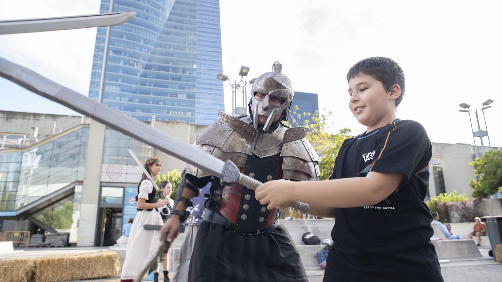 Los alrededores del centro sanitario viajaron a la Edad Media en la segunda edición del evento