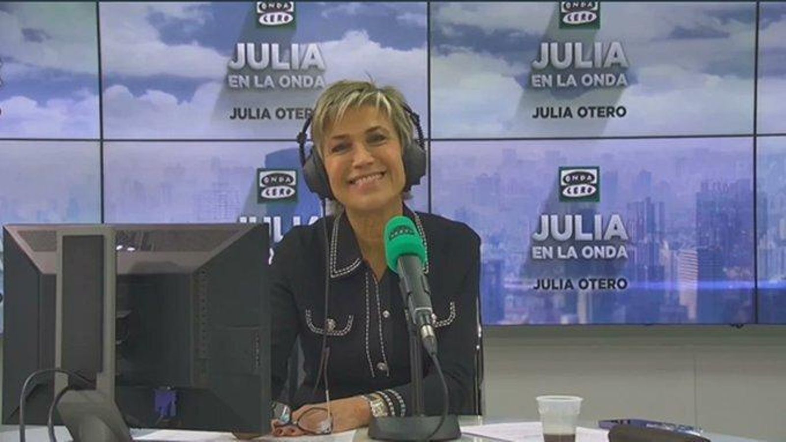 Julia Otero al ponerse de nuevo ante los micrófonos