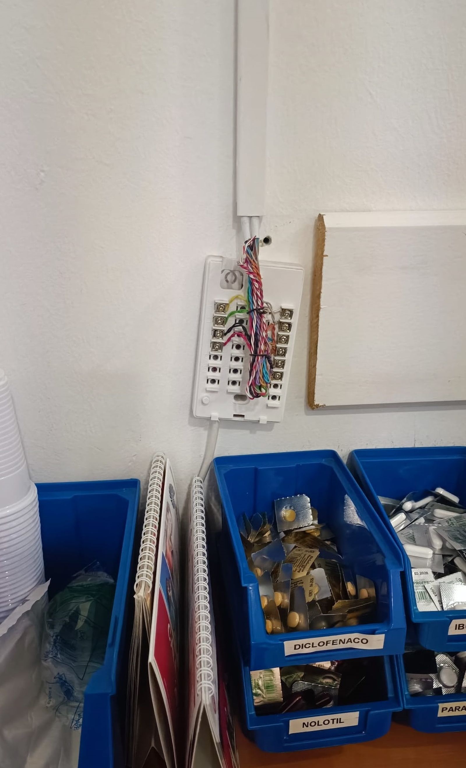 Las imágenes de los desperfectos y roturas denunciados en Urgencias de Huelva