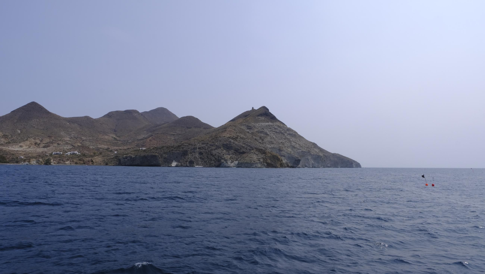 Un paseo en catamarán por Cabo de Gata, en imágenes