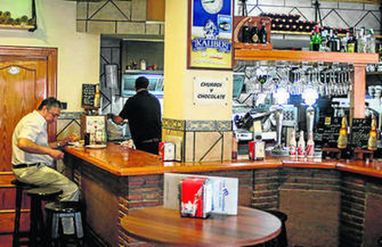 Además de la zona de barra también tienen comedor.