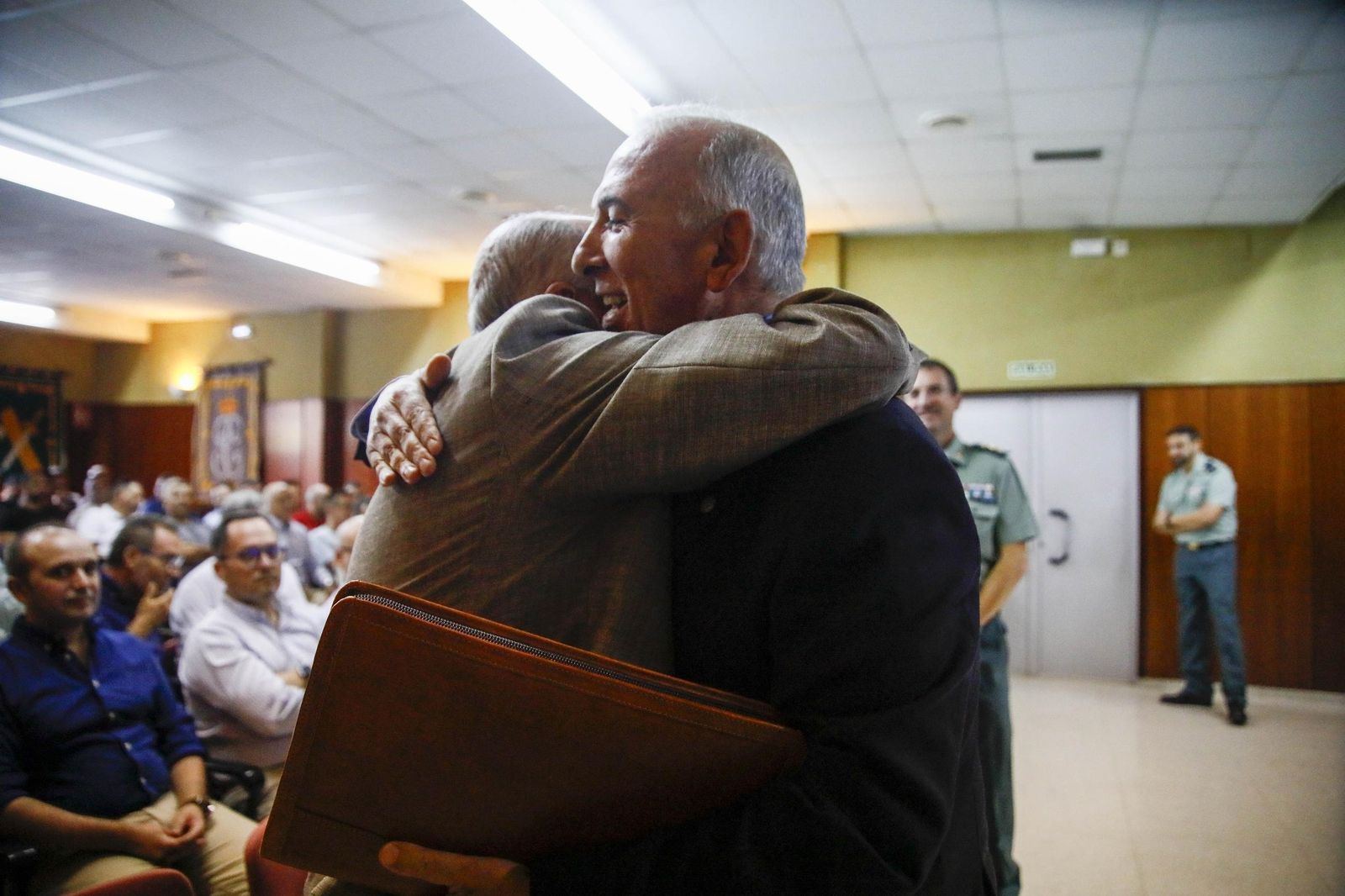 Las imágenes de la charla de Jesús Narciso Núñez Calvo sobre 'La creación de la Guardia Civil como nuevo modelo de seguridad pública' en Almería