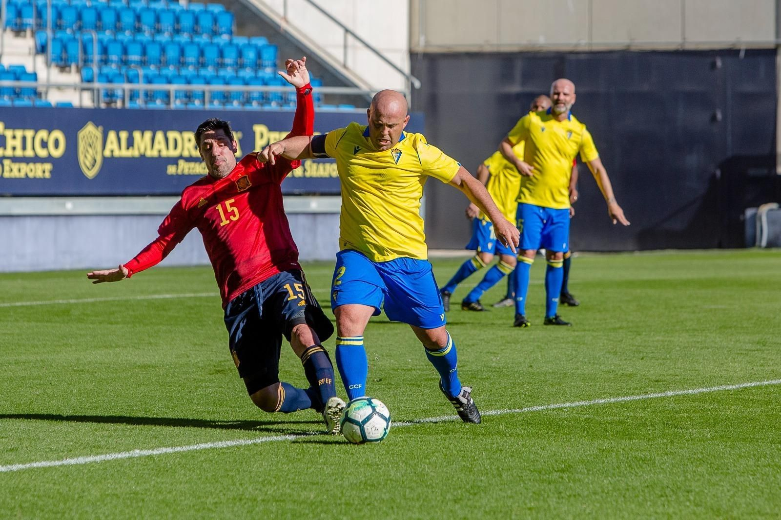 Las imágenes de la vuelta del partido de los Reyes Magos en Cádiz