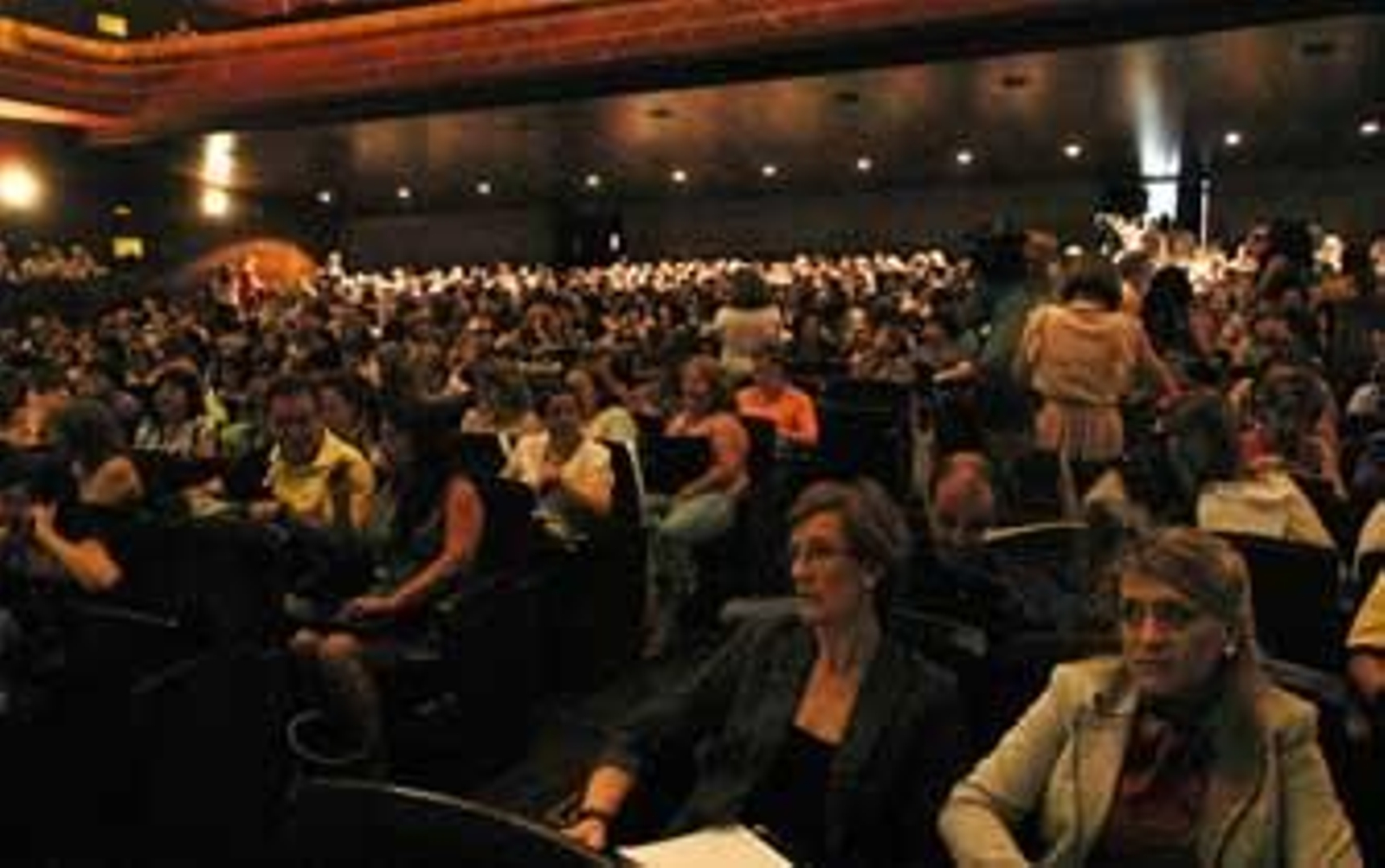 Un congreso de unos 800 auxiliares de Enfermería llena el Villamarta