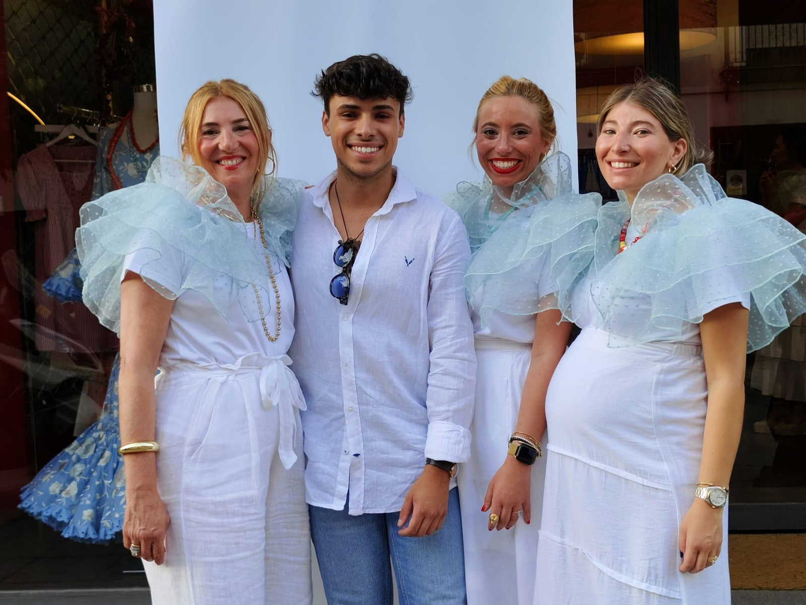 Anabel, Paola y Marta, de El armario de Paola, y Beltrán, de La Parrala.