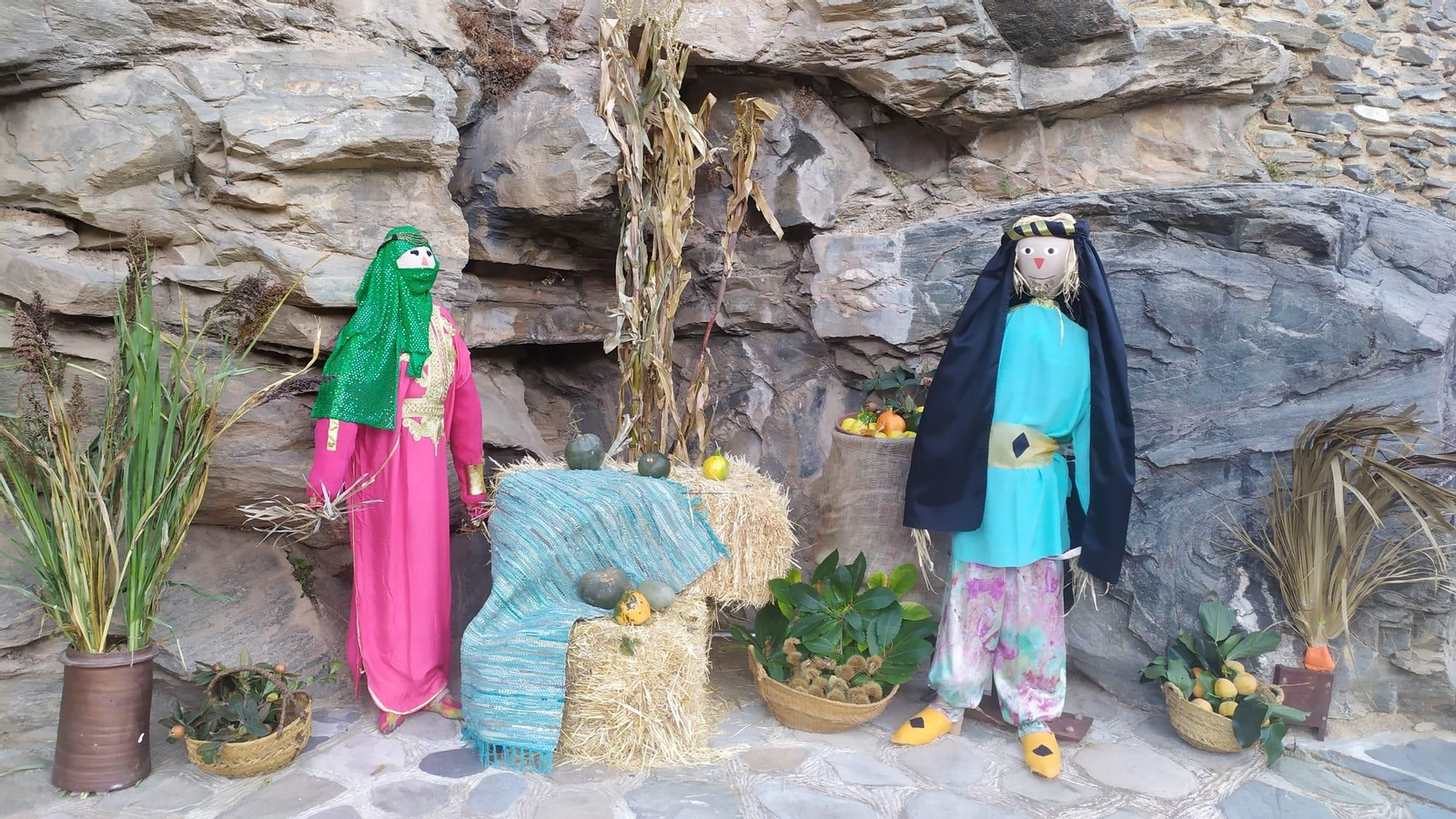 Los 40 vecinos de paja, trapo y cartón de Bacares, en fotos