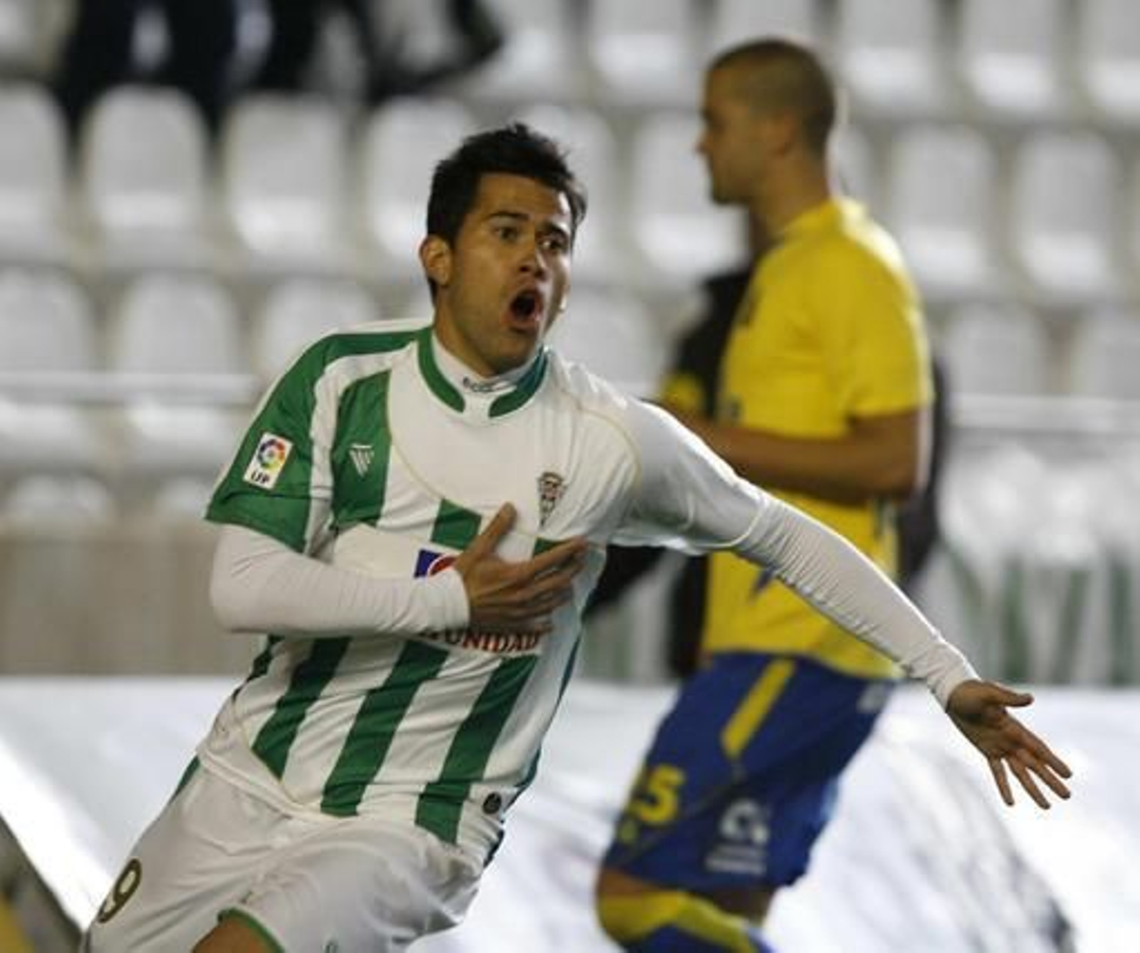 El Córdoba acosa desde el inicio la portería rival y se sobrepone a un penalti fallado por Vitolo con un golazo de Javi Patiño.  Foto: Álvaro Carmona