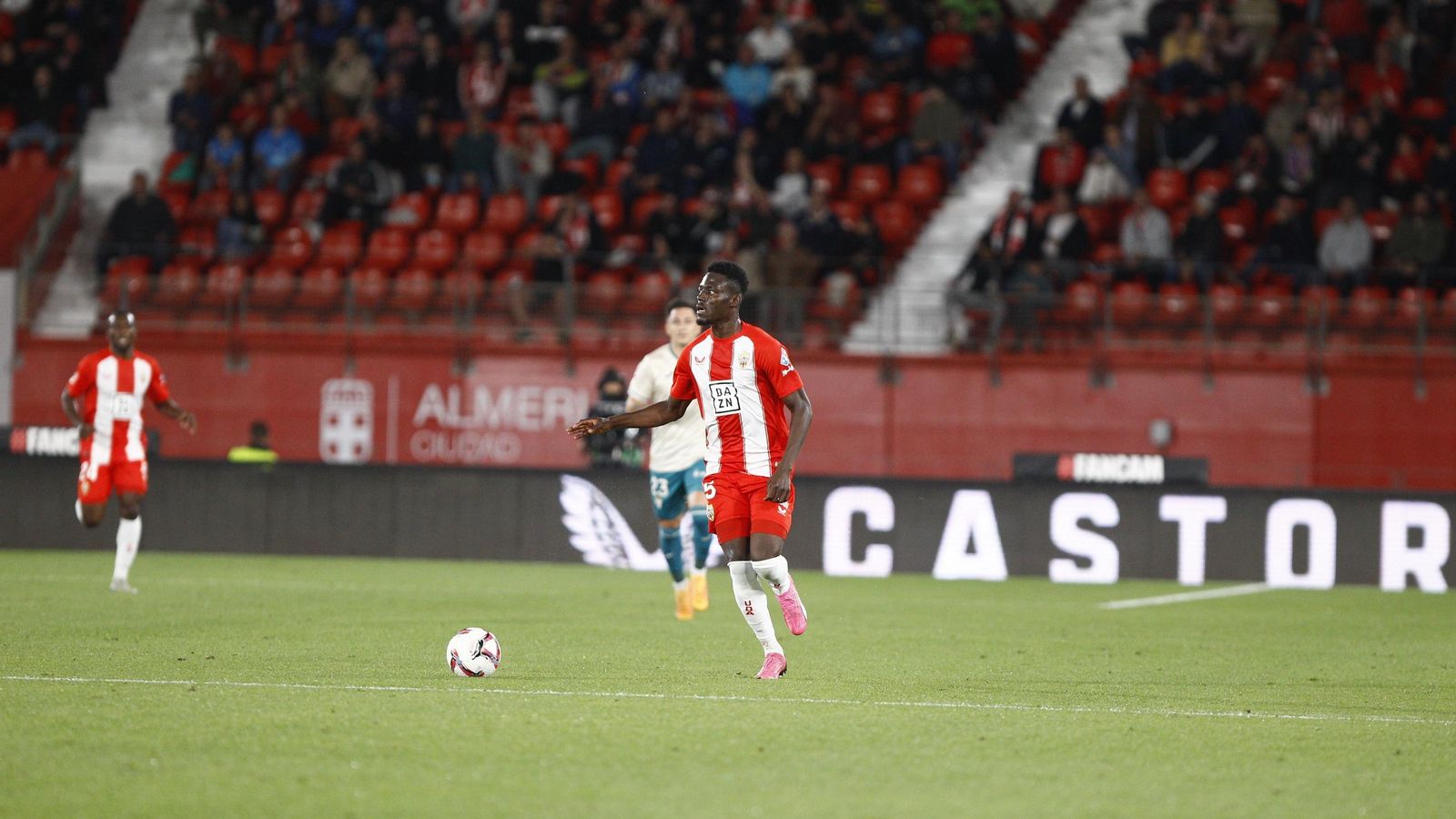Baba conduce el balón durante un encuentro de la pasada temporada..