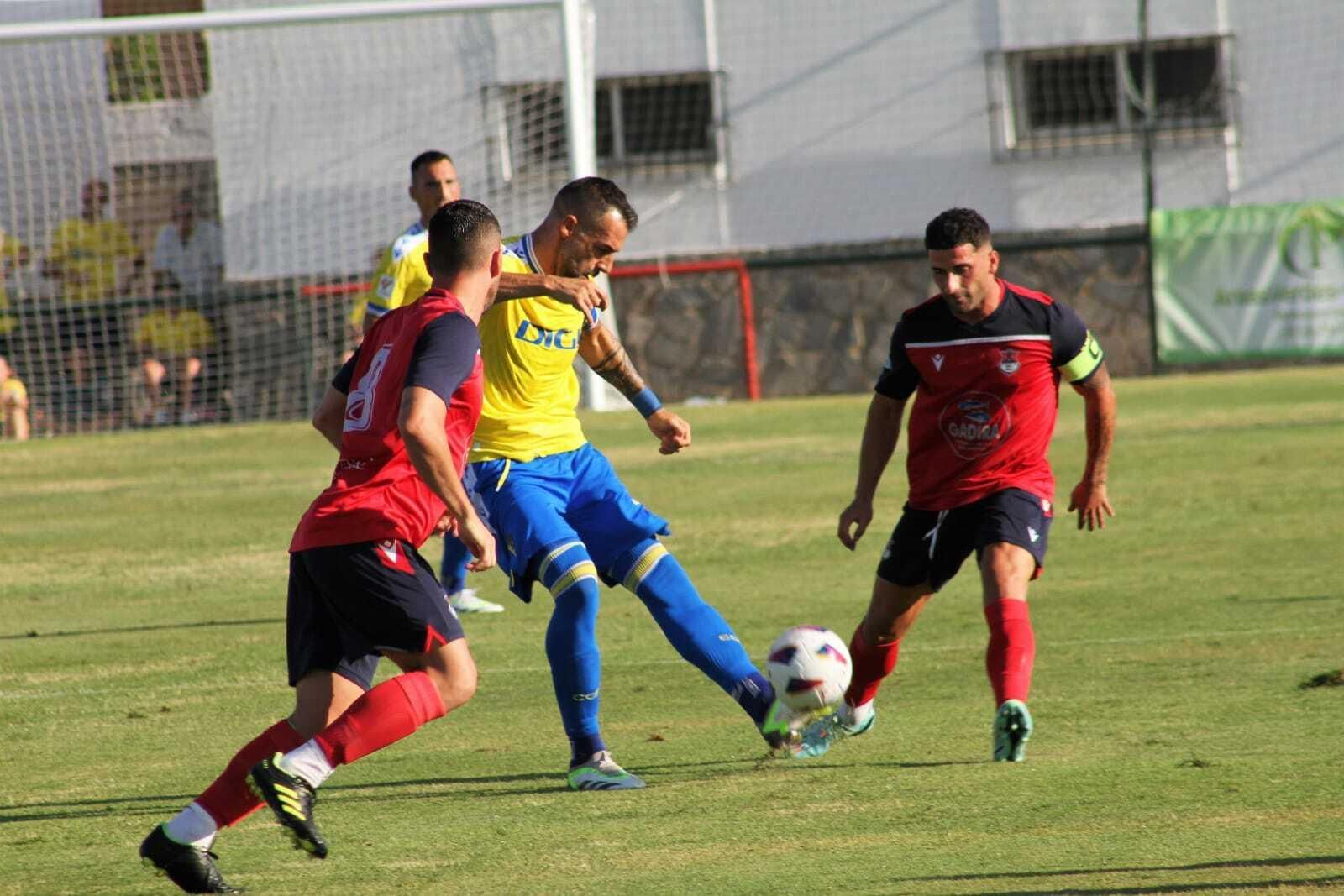 Barbate-Cádiz CF: Todas las imágenes del partido