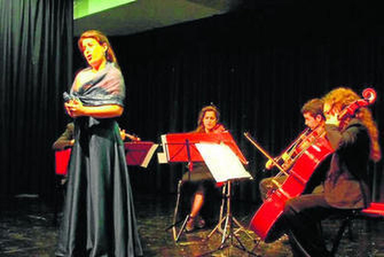 Actuación de Le Petit Opera Company en Carboneras.