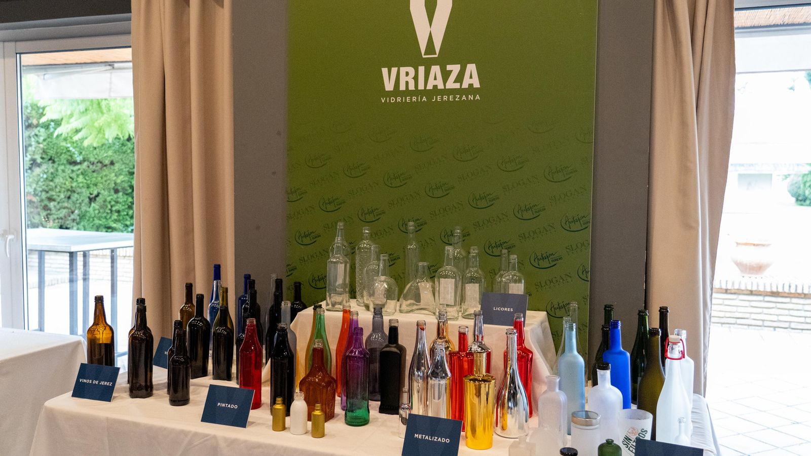 Algunos de los trabajos de la vidriera jerezana Vriaza. Algunos de los trabajos de la vidriera jerezana Vriaza.