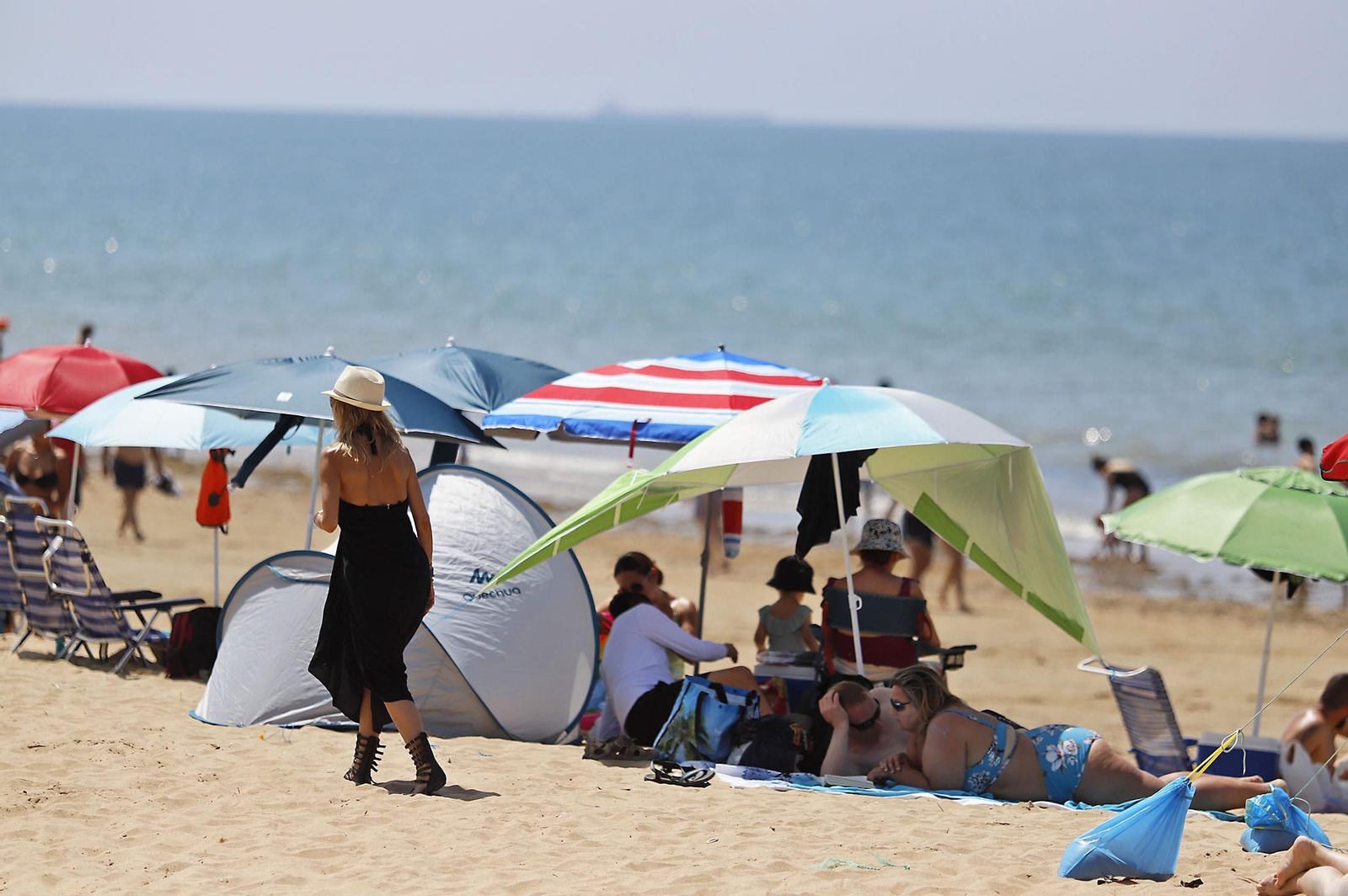 Las imágenes de la jornada de domingo en las playas de Huelva