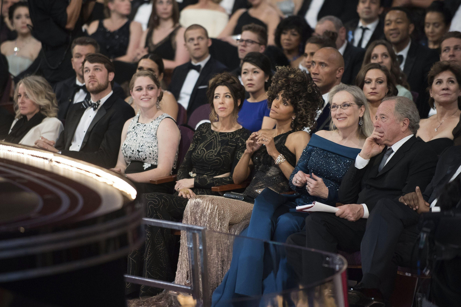 Las actrices Halle Berry y Meryl Streep, durante la gala.