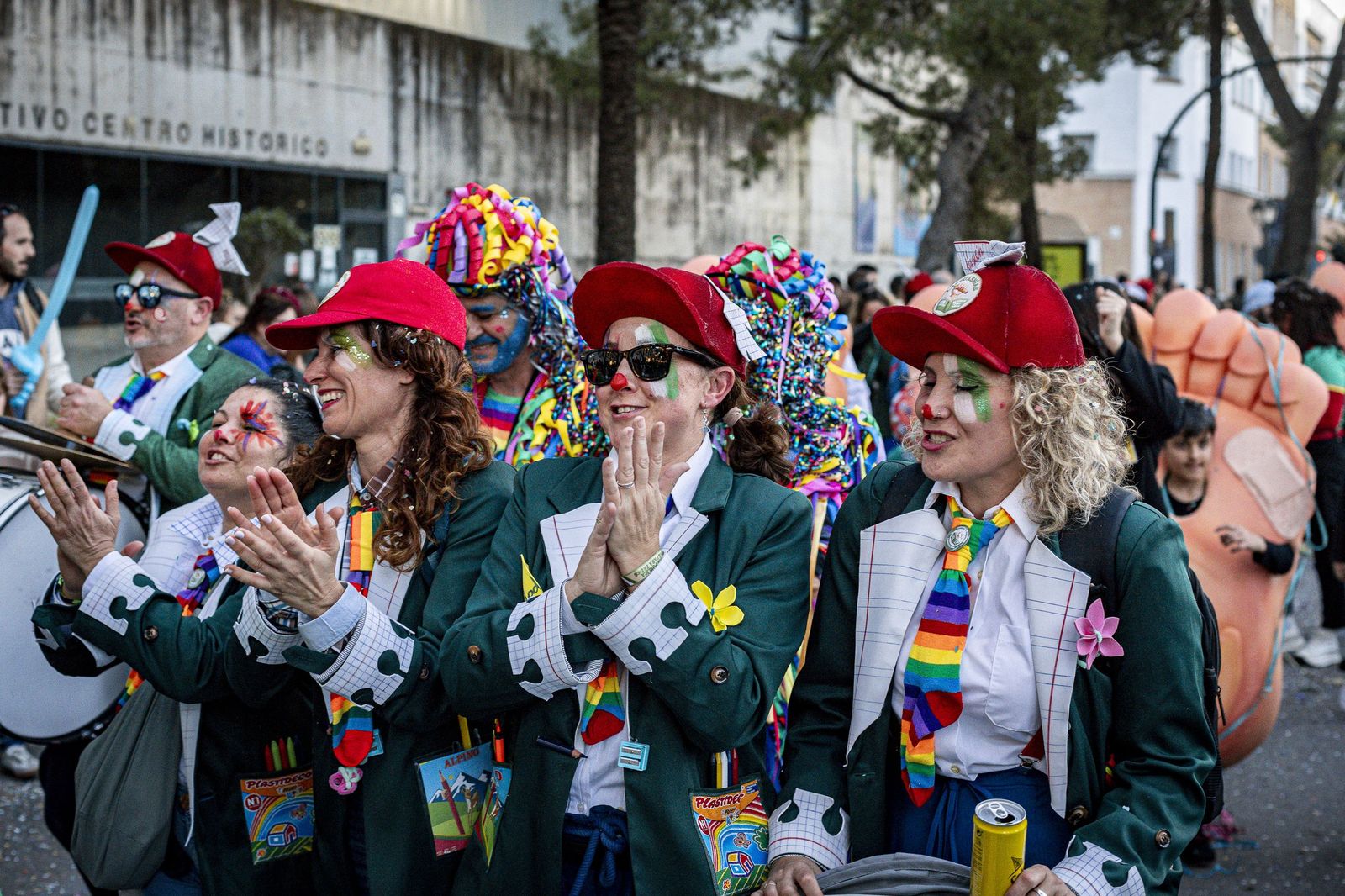Las mejores imágenes de la Cabalgata del Humor del Carnaval de Cádiz 2026